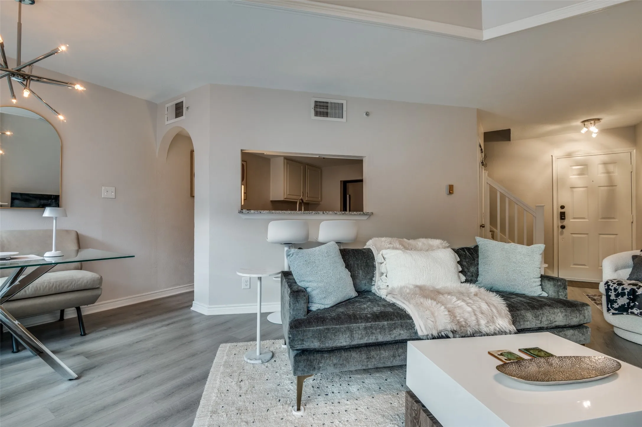 Condominium For Rent in Dallas County , 3033 San Jacinto Street 323, Dallas, Texas 75204, 1 Bedroom, 1 Bathroom, 1 Garage spaces, 644 Sqft, built in 1984, Price $1,900, mls#21366409, Real Estate Agent in Dallas, Homes For Rent in Dallas county, Homes For Rent in Dallas, Realtor in Dallas Texas, Real Estate Brokerage Independent Realty Texas, Luminita Cordes Realtor