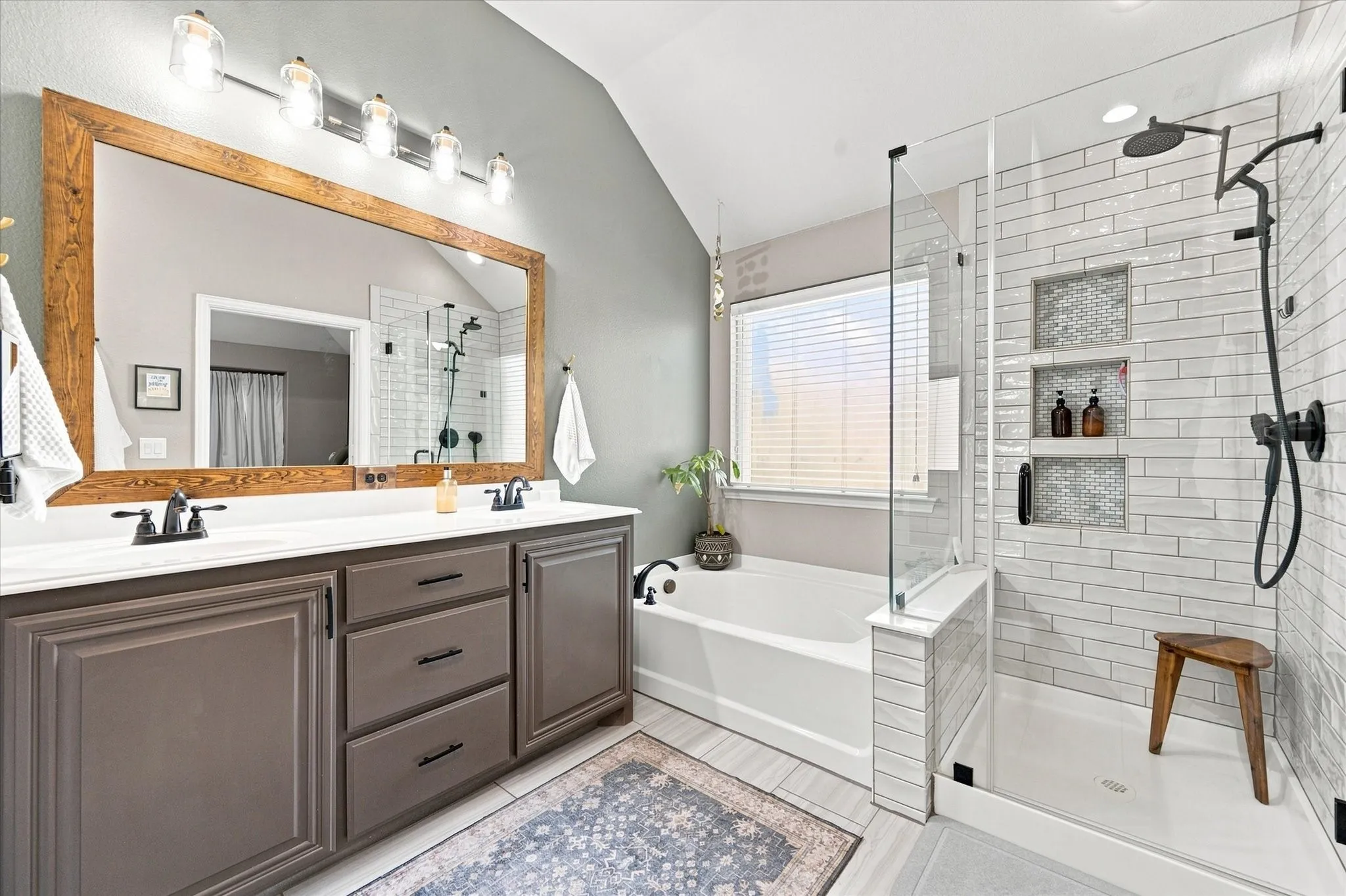 Single Family Residence For Sale in Tarrant County , 102 Chase Oaks Court, Mansfield, Texas 76063, 4 Bedroom, 3 Bathroom, 3 Garage spaces, 2,276 Sqft, built in 2011, mls#21363558, Real Estate Agent in Mansfield, Homes For Sale in Tarrant county, Homes For Sale in Mansfield, Realtor in Mansfield Texas, Real Estate Brokerage Independent Realty Texas, Luminita Cordes Realtor