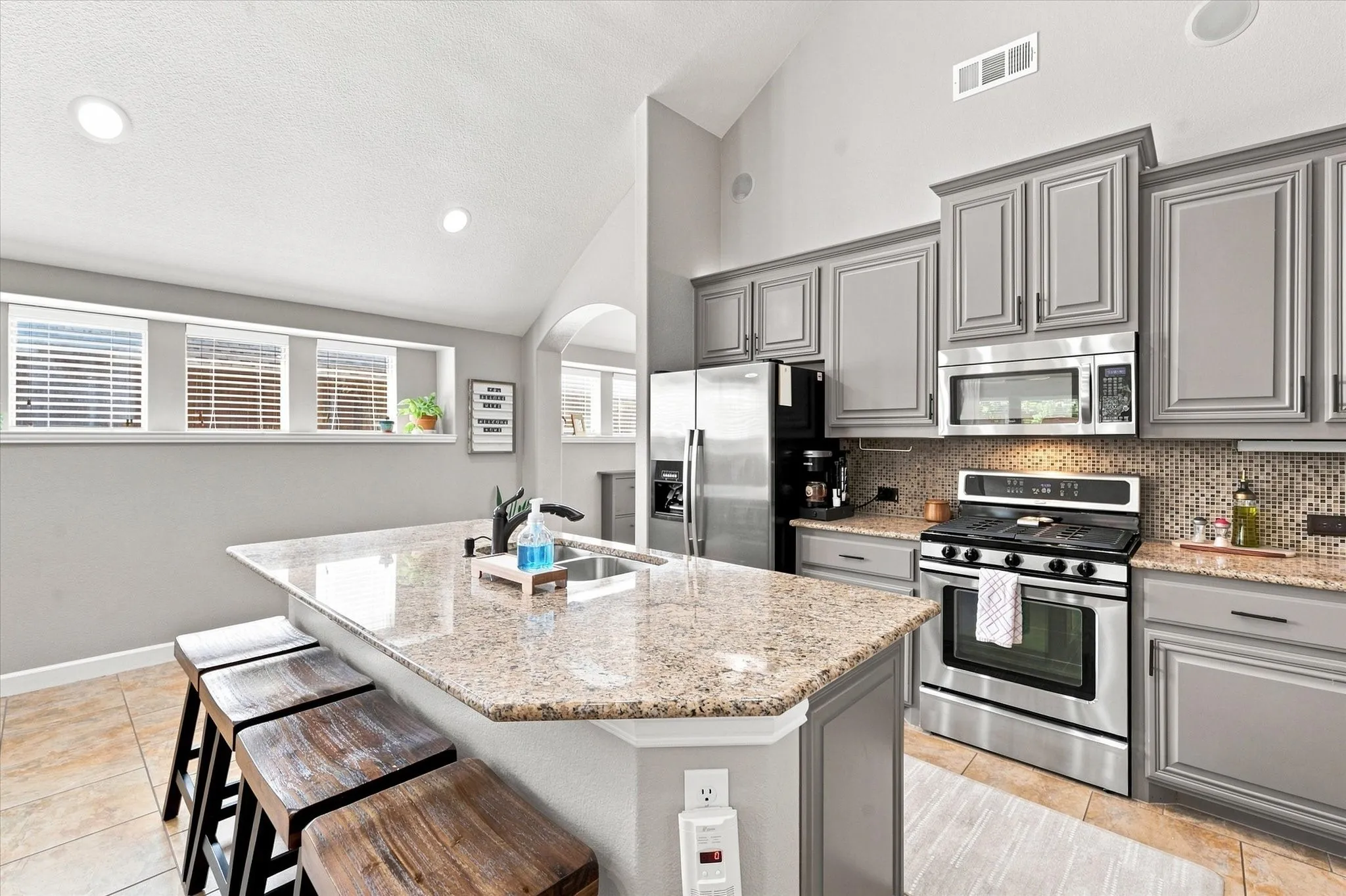 Single Family Residence For Sale in Tarrant County , 102 Chase Oaks Court, Mansfield, Texas 76063, 4 Bedroom, 3 Bathroom, 3 Garage spaces, 2,276 Sqft, built in 2011, mls#21363558, Real Estate Agent in Mansfield, Homes For Sale in Tarrant county, Homes For Sale in Mansfield, Realtor in Mansfield Texas, Real Estate Brokerage Independent Realty Texas, Luminita Cordes Realtor