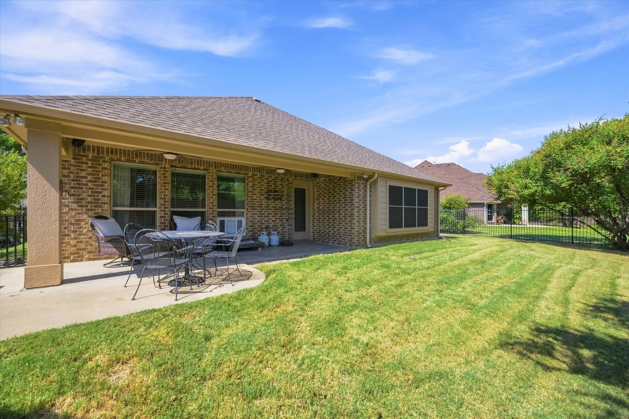 Single Family Residence For Sale in Tarrant County , 102 Chase Oaks Court, Mansfield, Texas 76063, 4 Bedroom, 3 Bathroom, 3 Garage spaces, 2,276 Sqft, built in 2011, mls#21363558, Real Estate Agent in Mansfield, Homes For Sale in Tarrant county, Homes For Sale in Mansfield, Realtor in Mansfield Texas, Real Estate Brokerage Independent Realty Texas, Luminita Cordes Realtor