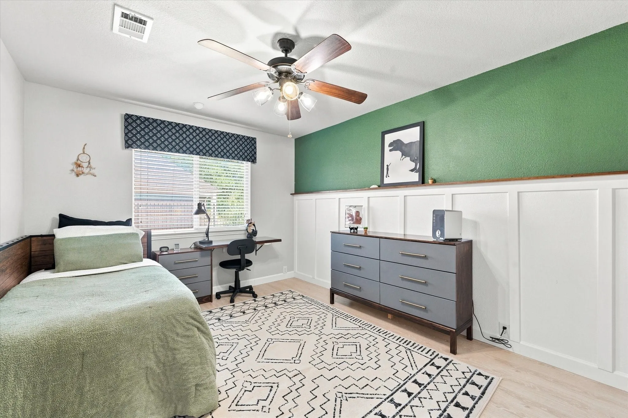 Single Family Residence For Sale in Tarrant County , 102 Chase Oaks Court, Mansfield, Texas 76063, 4 Bedroom, 3 Bathroom, 3 Garage spaces, 2,276 Sqft, built in 2011, mls#21363558, Real Estate Agent in Mansfield, Homes For Sale in Tarrant county, Homes For Sale in Mansfield, Realtor in Mansfield Texas, Real Estate Brokerage Independent Realty Texas, Luminita Cordes Realtor