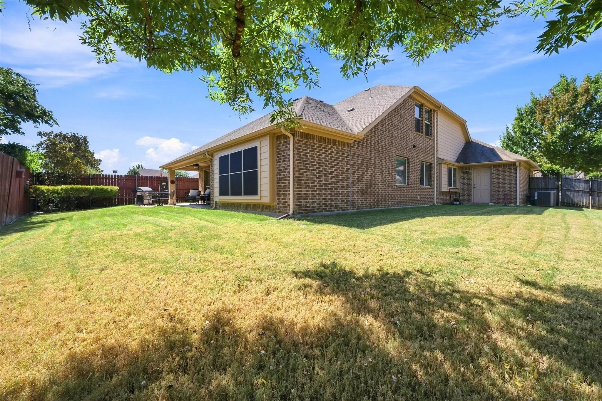 Single Family Residence For Sale in Tarrant County , 102 Chase Oaks Court, Mansfield, Texas 76063, 4 Bedroom, 3 Bathroom, 3 Garage spaces, 2,276 Sqft, built in 2011, mls#21363558, Real Estate Agent in Mansfield, Homes For Sale in Tarrant county, Homes For Sale in Mansfield, Realtor in Mansfield Texas, Real Estate Brokerage Independent Realty Texas, Luminita Cordes Realtor