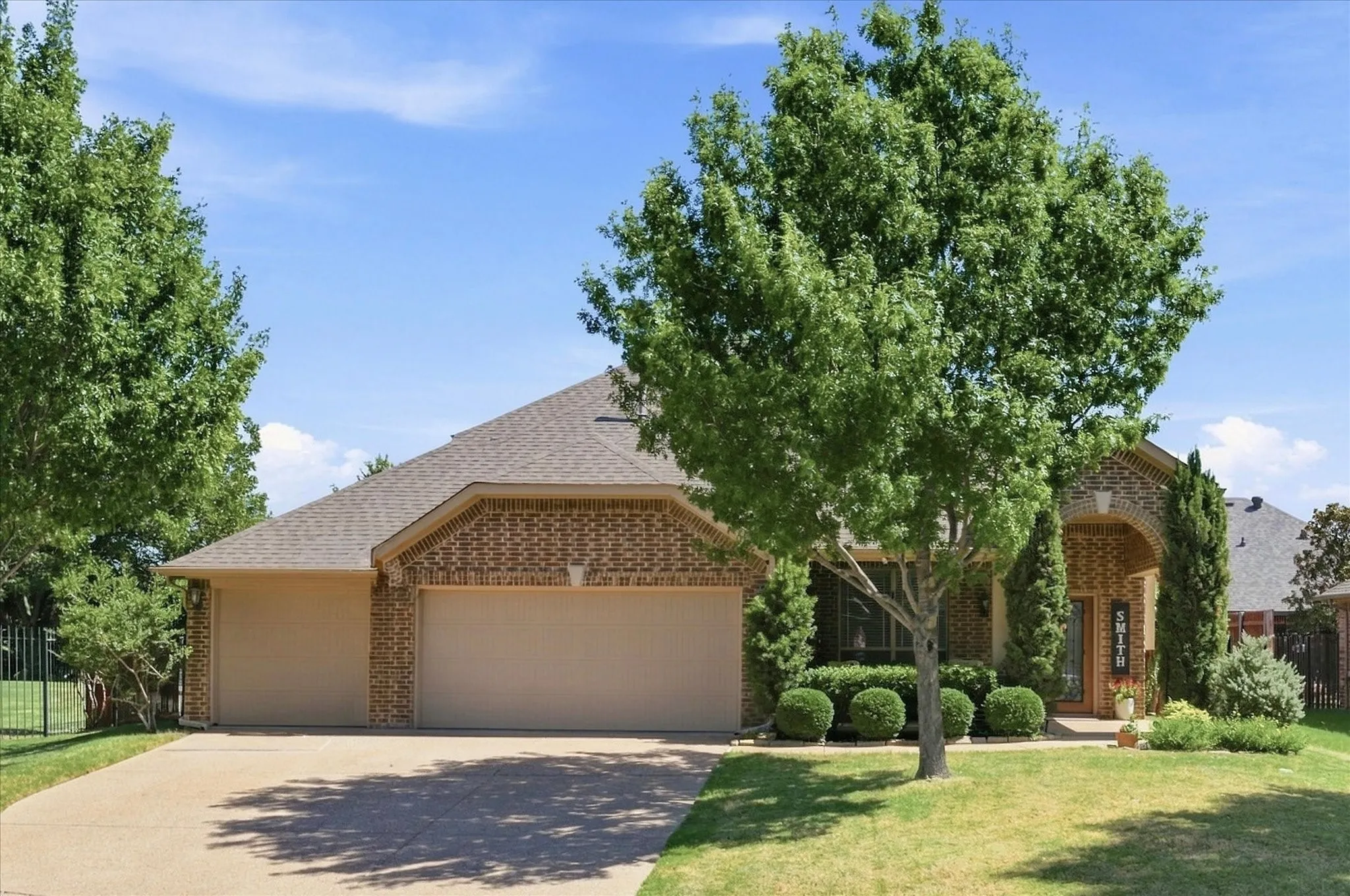 Single Family Residence For Sale in Tarrant County , 102 Chase Oaks Court, Mansfield, Texas 76063, 4 Bedroom, 3 Bathroom, 3 Garage spaces, 2,276 Sqft, built in 2011, mls#21363558, Real Estate Agent in Mansfield, Homes For Sale in Tarrant county, Homes For Sale in Mansfield, Realtor in Mansfield Texas, Real Estate Brokerage Independent Realty Texas, Luminita Cordes Realtor