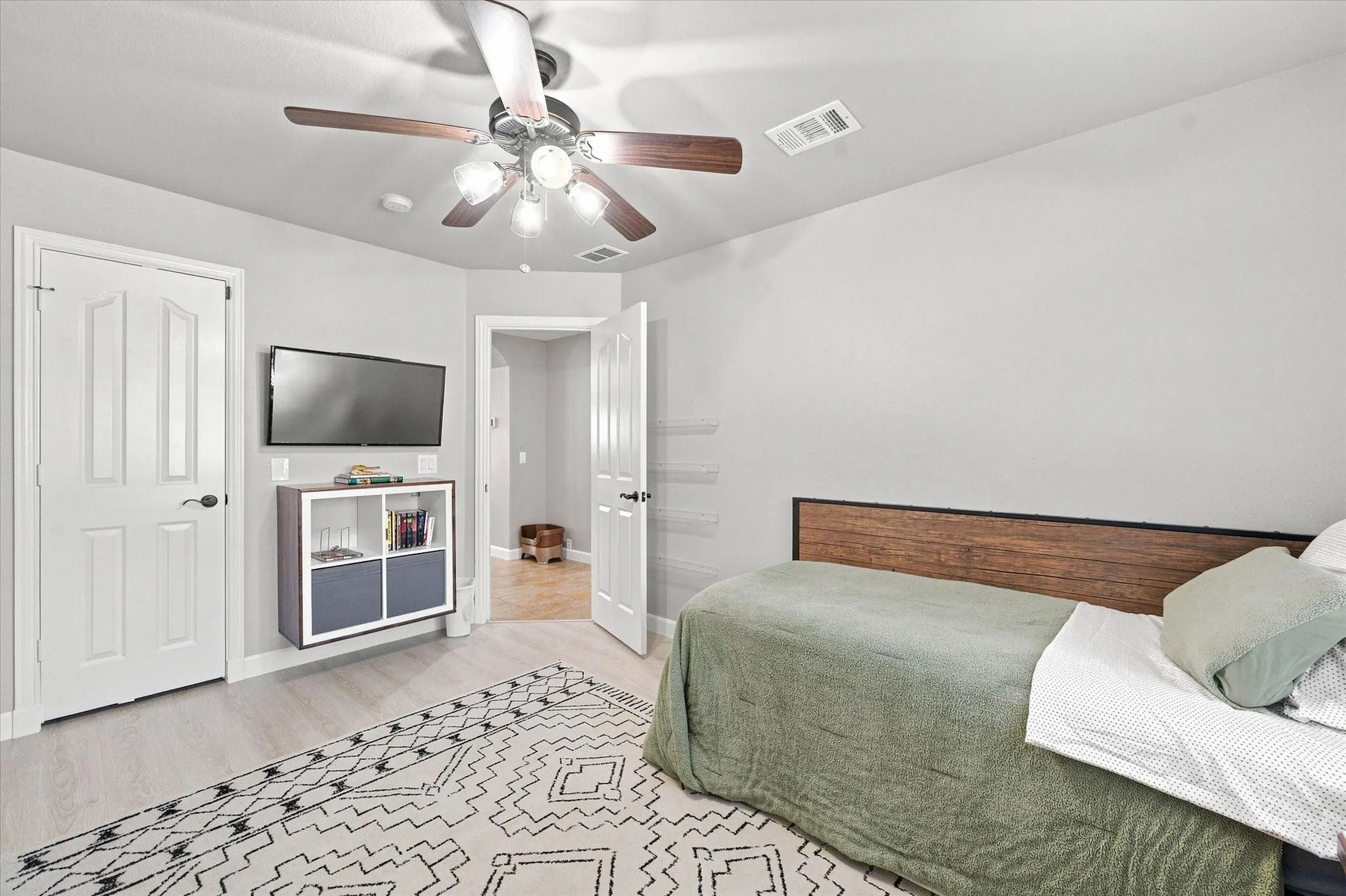 Single Family Residence For Sale in Tarrant County , 102 Chase Oaks Court, Mansfield, Texas 76063, 4 Bedroom, 3 Bathroom, 3 Garage spaces, 2,276 Sqft, built in 2011, mls#21363558, Real Estate Agent in Mansfield, Homes For Sale in Tarrant county, Homes For Sale in Mansfield, Realtor in Mansfield Texas, Real Estate Brokerage Independent Realty Texas, Luminita Cordes Realtor