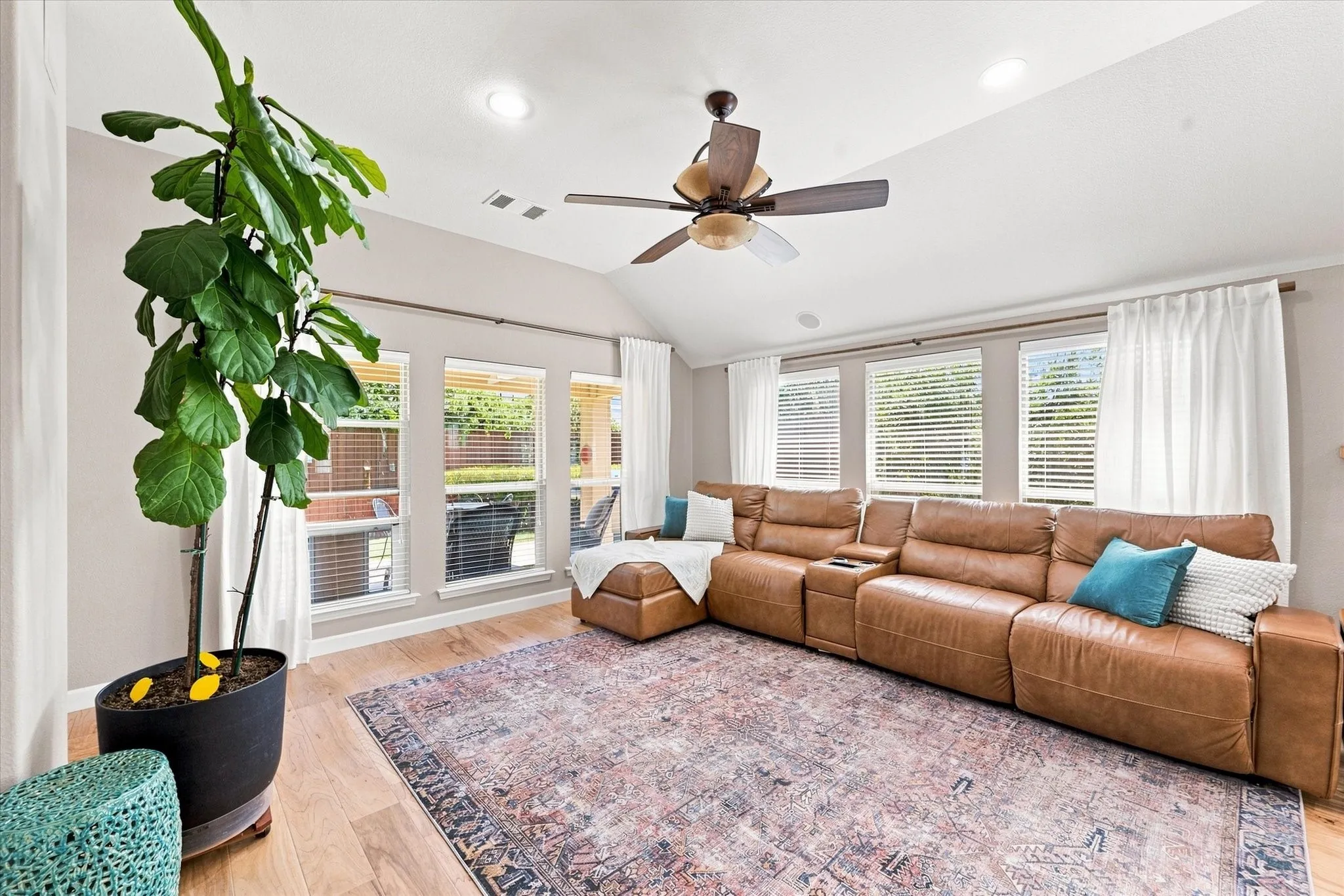 Single Family Residence For Sale in Tarrant County , 102 Chase Oaks Court, Mansfield, Texas 76063, 4 Bedroom, 3 Bathroom, 3 Garage spaces, 2,276 Sqft, built in 2011, mls#21363558, Real Estate Agent in Mansfield, Homes For Sale in Tarrant county, Homes For Sale in Mansfield, Realtor in Mansfield Texas, Real Estate Brokerage Independent Realty Texas, Luminita Cordes Realtor