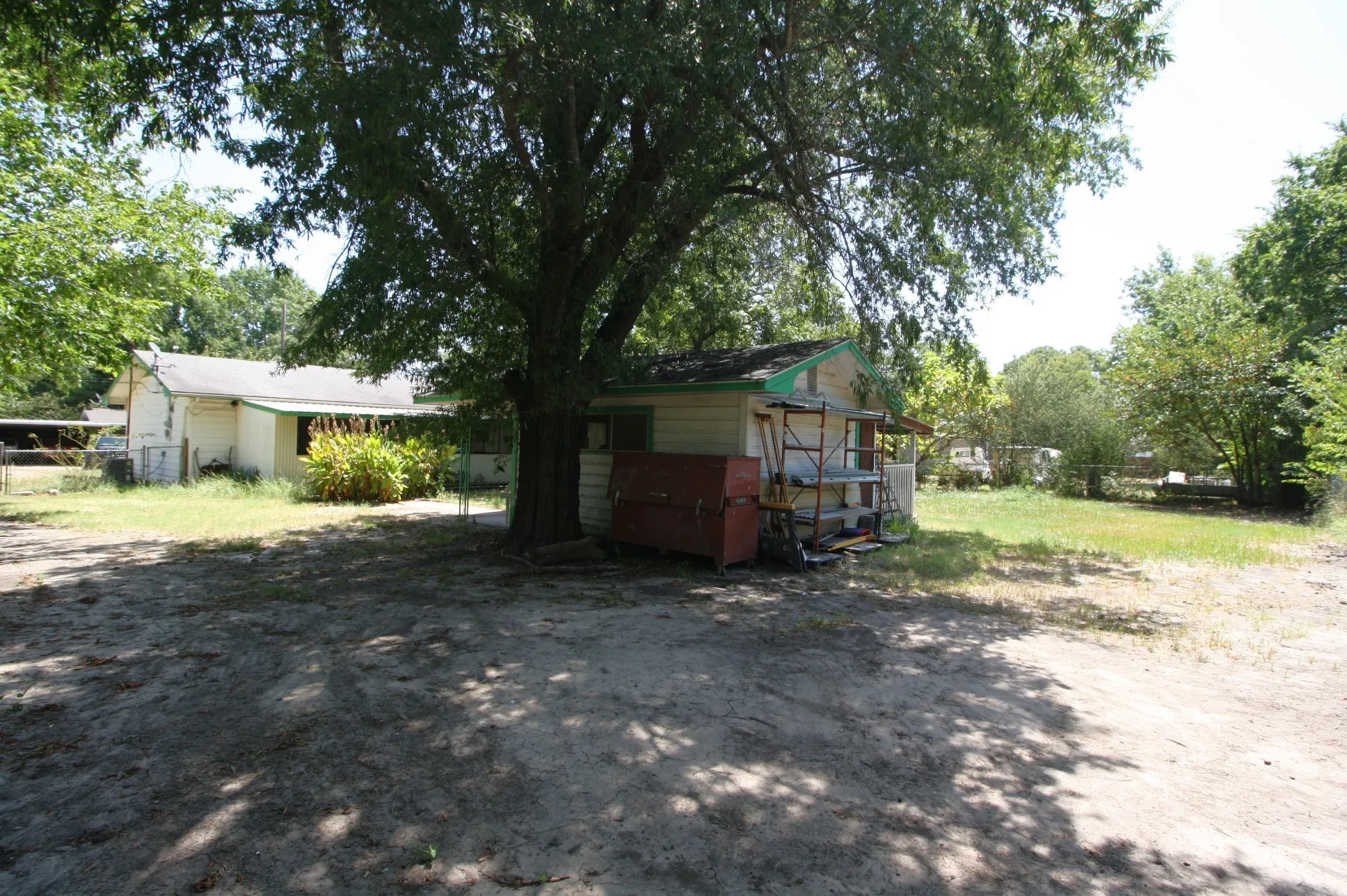Single Family Residence For Sale in Hunt County , 306 S Austin Street, Wolfe City, Texas 75496, 2 Bedroom, 1 Bathroom, 1 Garage spaces, 988 Sqft, built in 1965, mls#21366418, Real Estate Agent in Wolfe City, Homes For Sale in Hunt county, Homes For Sale in Wolfe City, Realtor in Wolfe City Texas, Real Estate Brokerage Independent Realty Texas, Luminita Cordes Realtor