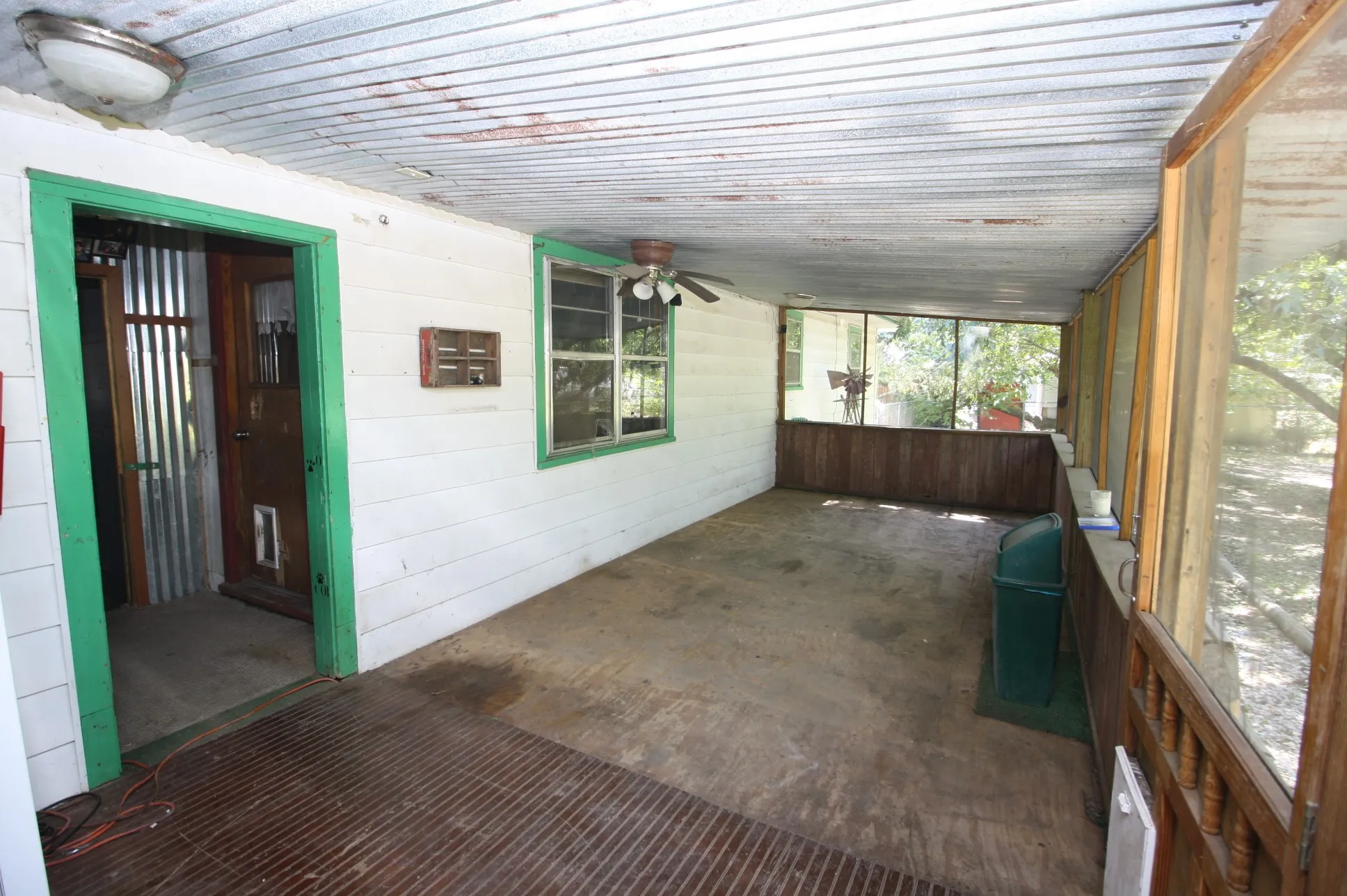 Single Family Residence For Sale in Hunt County , 306 S Austin Street, Wolfe City, Texas 75496, 2 Bedroom, 1 Bathroom, 1 Garage spaces, 988 Sqft, built in 1965, mls#21366418, Real Estate Agent in Wolfe City, Homes For Sale in Hunt county, Homes For Sale in Wolfe City, Realtor in Wolfe City Texas, Real Estate Brokerage Independent Realty Texas, Luminita Cordes Realtor