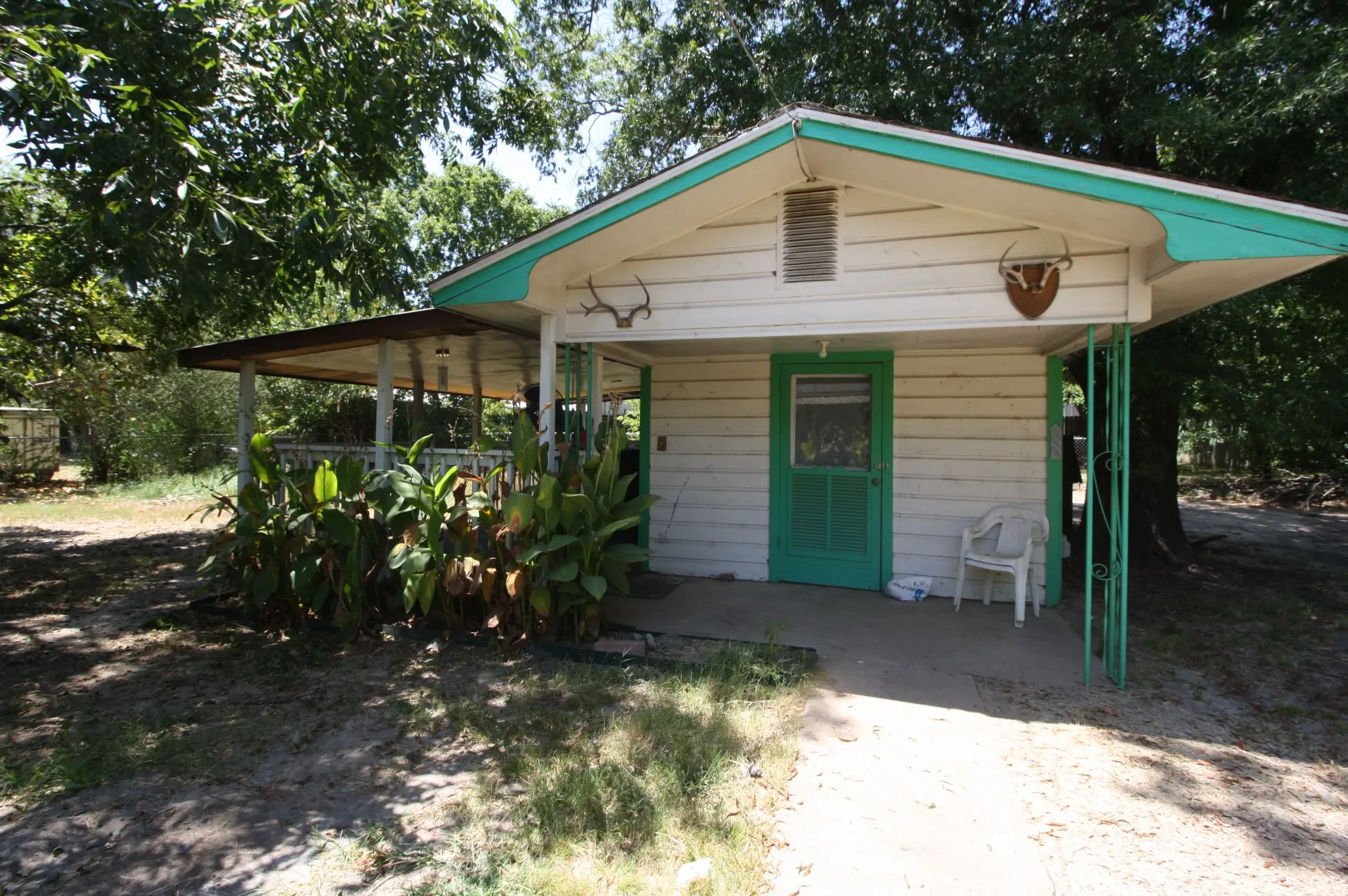 Single Family Residence For Sale in Hunt County , 306 S Austin Street, Wolfe City, Texas 75496, 2 Bedroom, 1 Bathroom, 1 Garage spaces, 988 Sqft, built in 1965, mls#21366418, Real Estate Agent in Wolfe City, Homes For Sale in Hunt county, Homes For Sale in Wolfe City, Realtor in Wolfe City Texas, Real Estate Brokerage Independent Realty Texas, Luminita Cordes Realtor