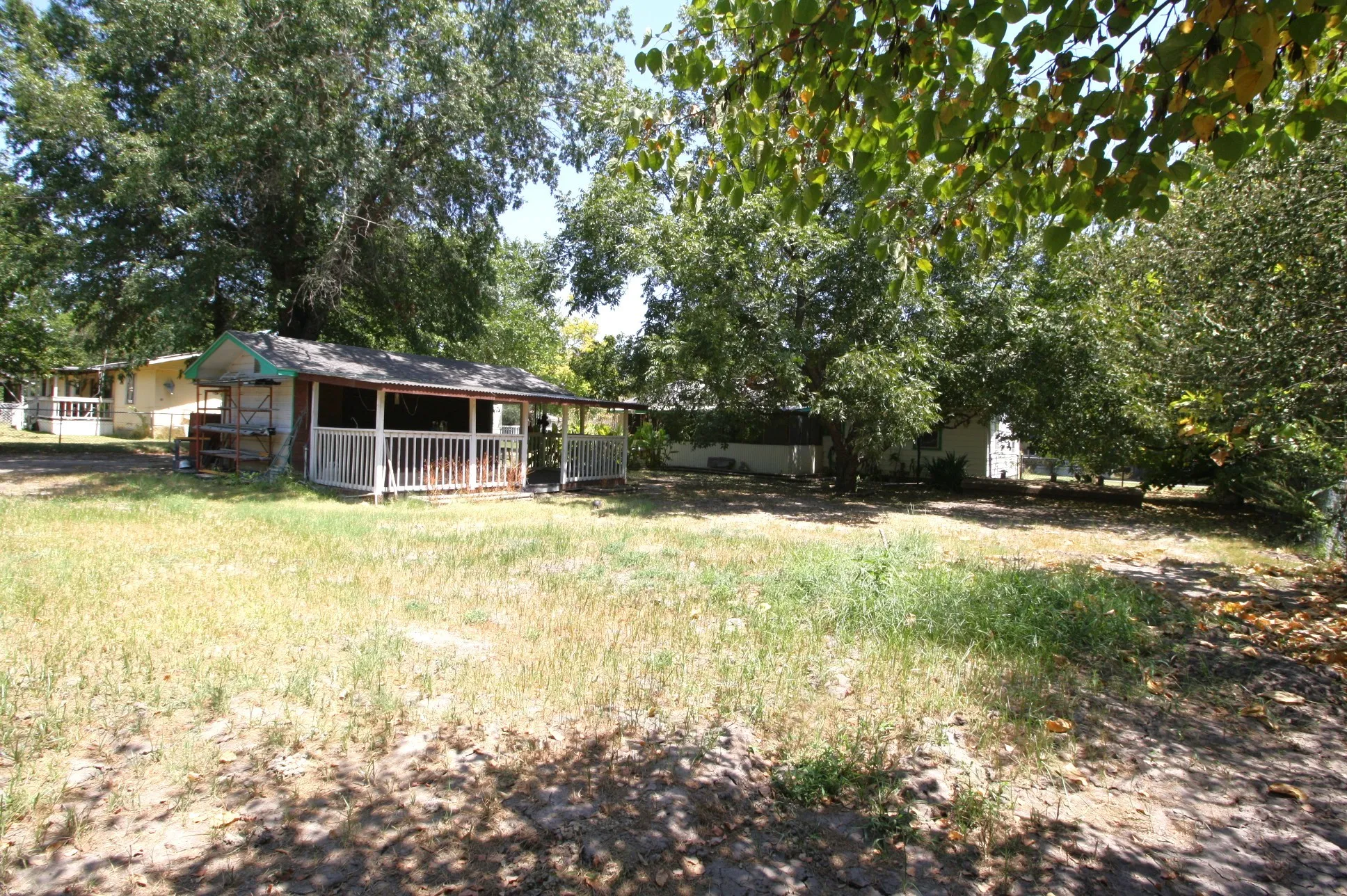 Single Family Residence For Sale in Hunt County , 306 S Austin Street, Wolfe City, Texas 75496, 2 Bedroom, 1 Bathroom, 1 Garage spaces, 988 Sqft, built in 1965, mls#21366418, Real Estate Agent in Wolfe City, Homes For Sale in Hunt county, Homes For Sale in Wolfe City, Realtor in Wolfe City Texas, Real Estate Brokerage Independent Realty Texas, Luminita Cordes Realtor
