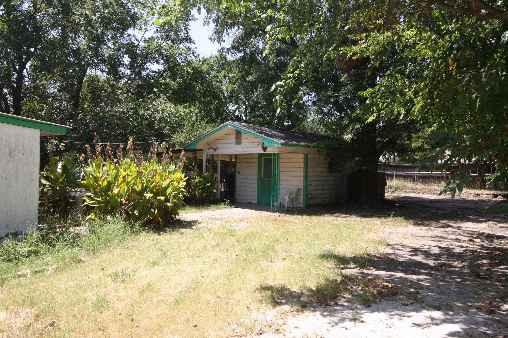 Single Family Residence For Sale in Hunt County , 306 S Austin Street, Wolfe City, Texas 75496, 2 Bedroom, 1 Bathroom, 1 Garage spaces, 988 Sqft, built in 1965, mls#21366418, Real Estate Agent in Wolfe City, Homes For Sale in Hunt county, Homes For Sale in Wolfe City, Realtor in Wolfe City Texas, Real Estate Brokerage Independent Realty Texas, Luminita Cordes Realtor