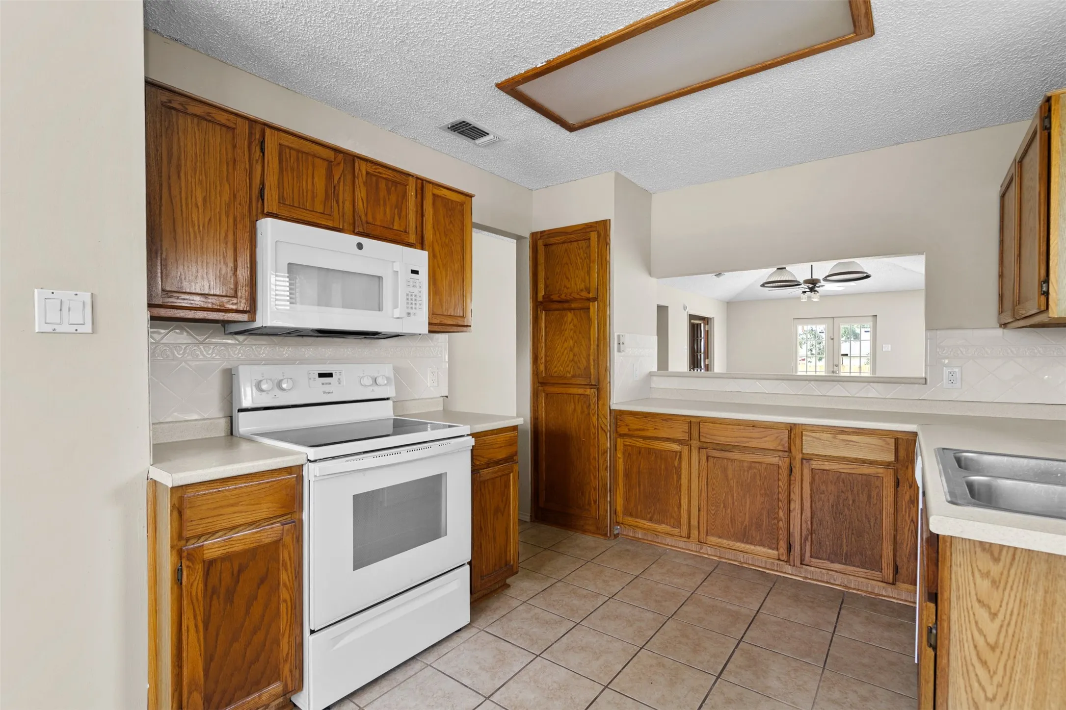 Single Family Residence For Rent in Tarrant County , 6508 Fairview Drive, Watauga, Texas 76148, 3 Bedroom, 2 Bathroom, 2 Garage spaces, 1,392 Sqft, built in 1986, mls#21366419, Real Estate Agent in Watauga, Homes For Rent in Tarrant county, Homes For Rent in Watauga, Realtor in Watauga Texas, Real Estate Brokerage Independent Realty Texas, Luminita Cordes Realtor