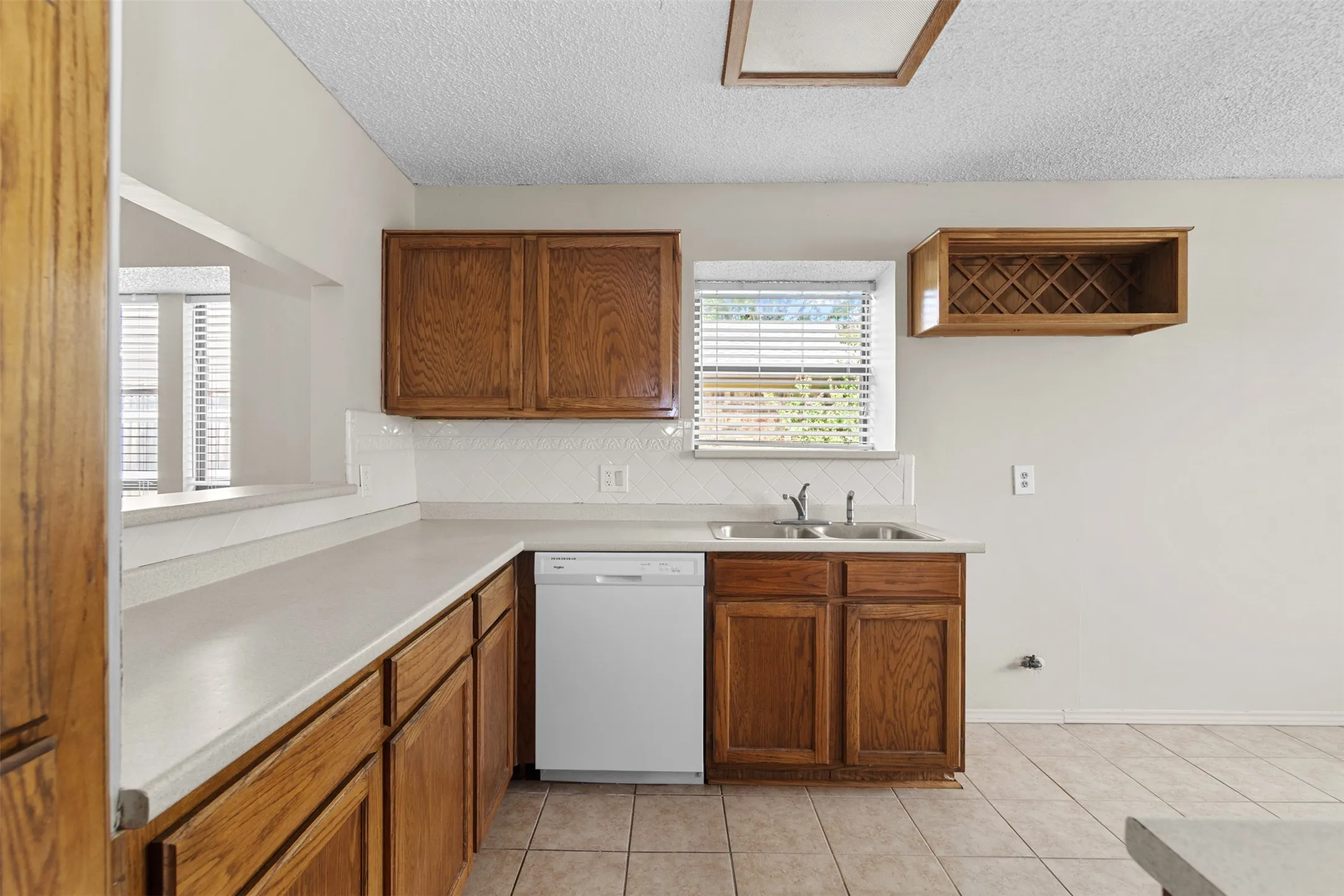 Single Family Residence For Rent in Tarrant County , 6508 Fairview Drive, Watauga, Texas 76148, 3 Bedroom, 2 Bathroom, 2 Garage spaces, 1,392 Sqft, built in 1986, mls#21366419, Real Estate Agent in Watauga, Homes For Rent in Tarrant county, Homes For Rent in Watauga, Realtor in Watauga Texas, Real Estate Brokerage Independent Realty Texas, Luminita Cordes Realtor