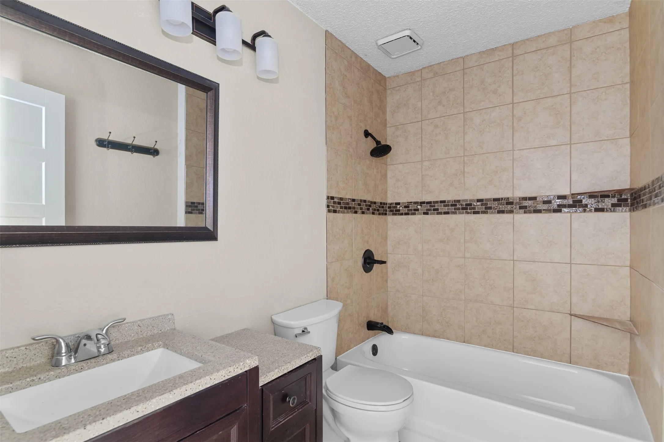Single Family Residence For Rent in Tarrant County , 6508 Fairview Drive, Watauga, Texas 76148, 3 Bedroom, 2 Bathroom, 2 Garage spaces, 1,392 Sqft, built in 1986, mls#21366419, Real Estate Agent in Watauga, Homes For Rent in Tarrant county, Homes For Rent in Watauga, Realtor in Watauga Texas, Real Estate Brokerage Independent Realty Texas, Luminita Cordes Realtor