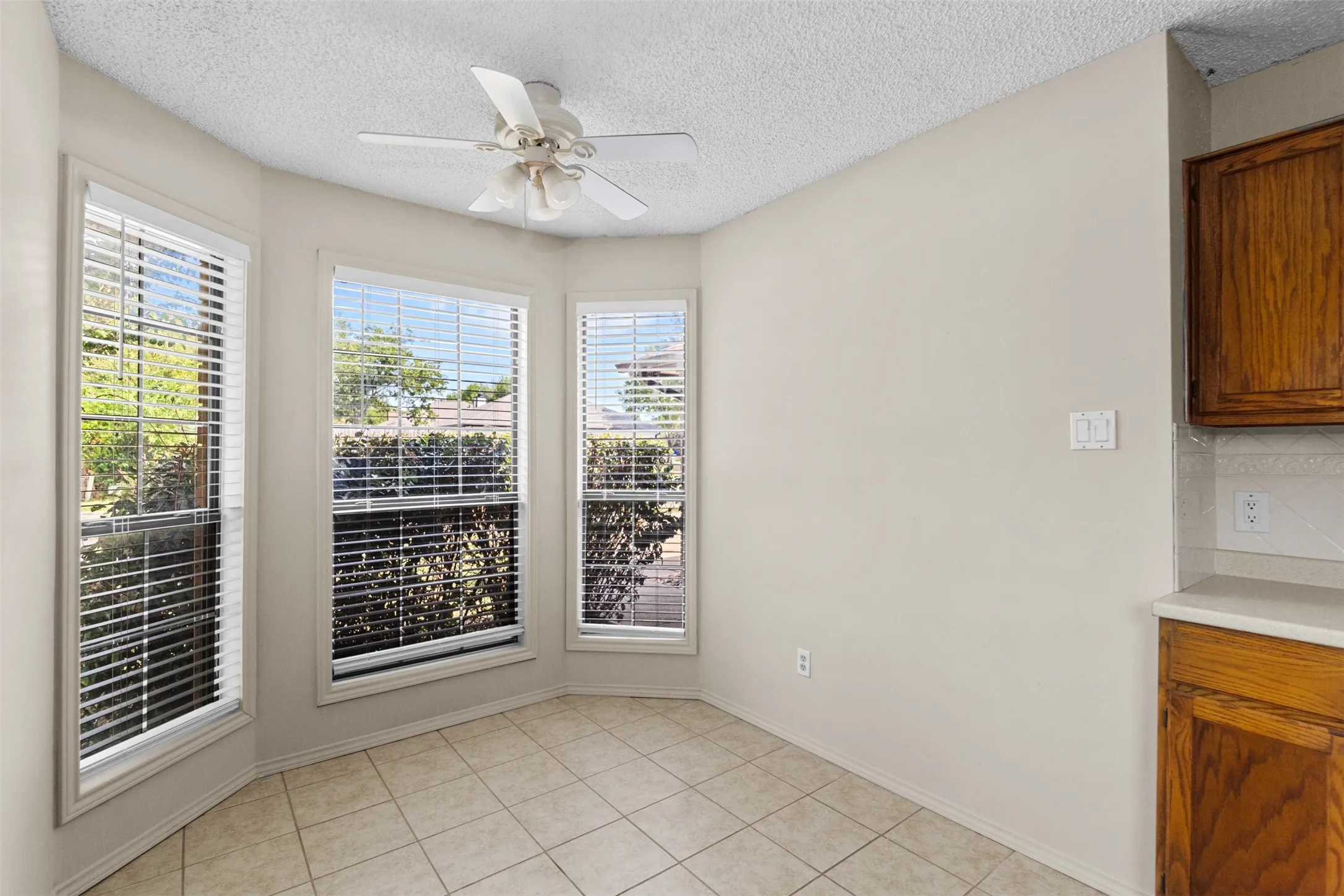 Single Family Residence For Rent in Tarrant County , 6508 Fairview Drive, Watauga, Texas 76148, 3 Bedroom, 2 Bathroom, 2 Garage spaces, 1,392 Sqft, built in 1986, mls#21366419, Real Estate Agent in Watauga, Homes For Rent in Tarrant county, Homes For Rent in Watauga, Realtor in Watauga Texas, Real Estate Brokerage Independent Realty Texas, Luminita Cordes Realtor