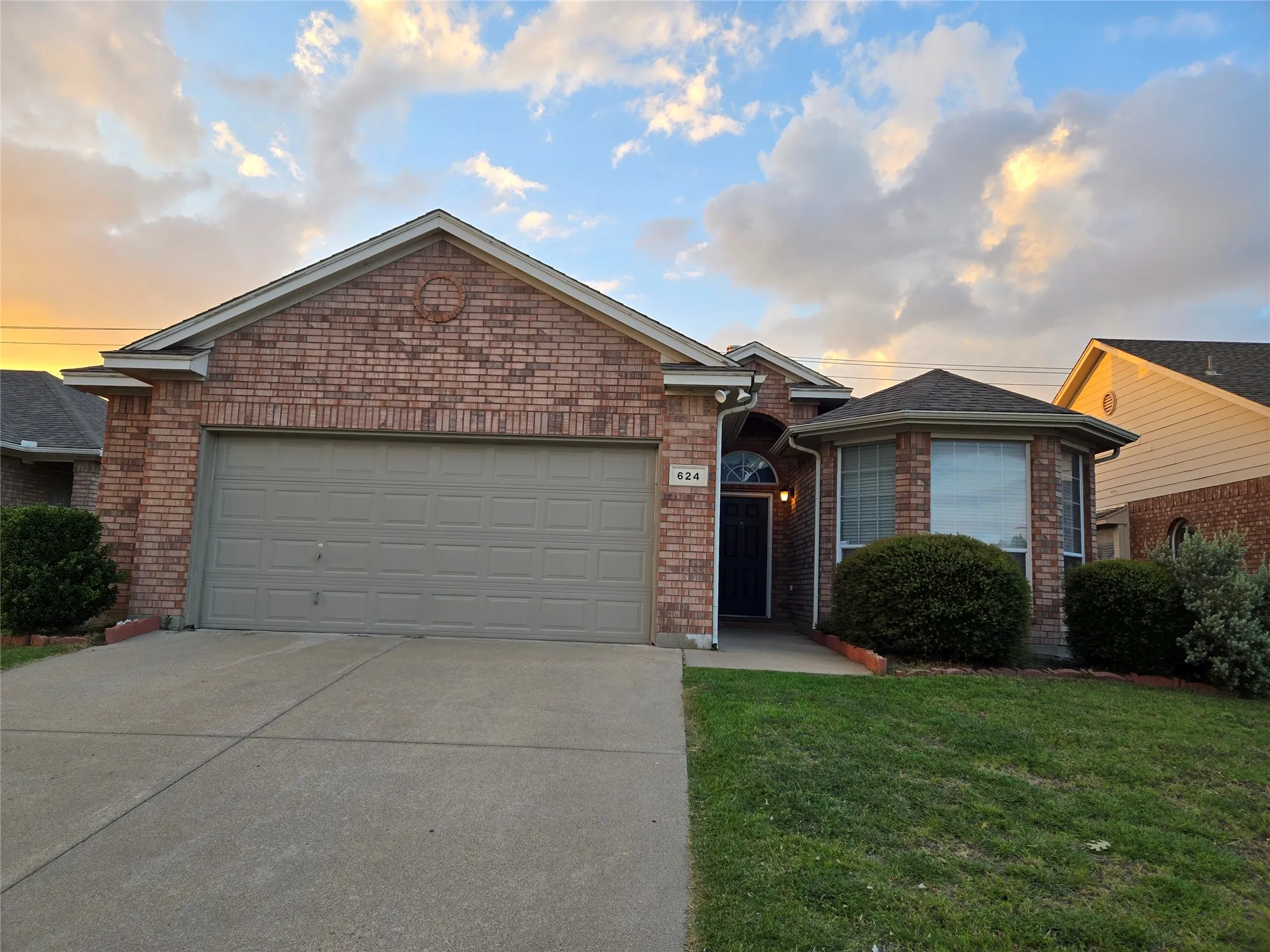 Single Family Residence For Rent in Tarrant County , 624 Caravan Drive, Fort Worth, Texas 76131, 3 Bedroom, 2 Bathroom, 2 Garage spaces, 1,484 Sqft, built in 2002, Price $2,800, mls#21362551, Real Estate Agent in Fort Worth, Homes For Rent in Tarrant county, Homes For Rent in Fort Worth, Realtor in Fort Worth Texas, Real Estate Brokerage Independent Realty Texas, Luminita Cordes Realtor