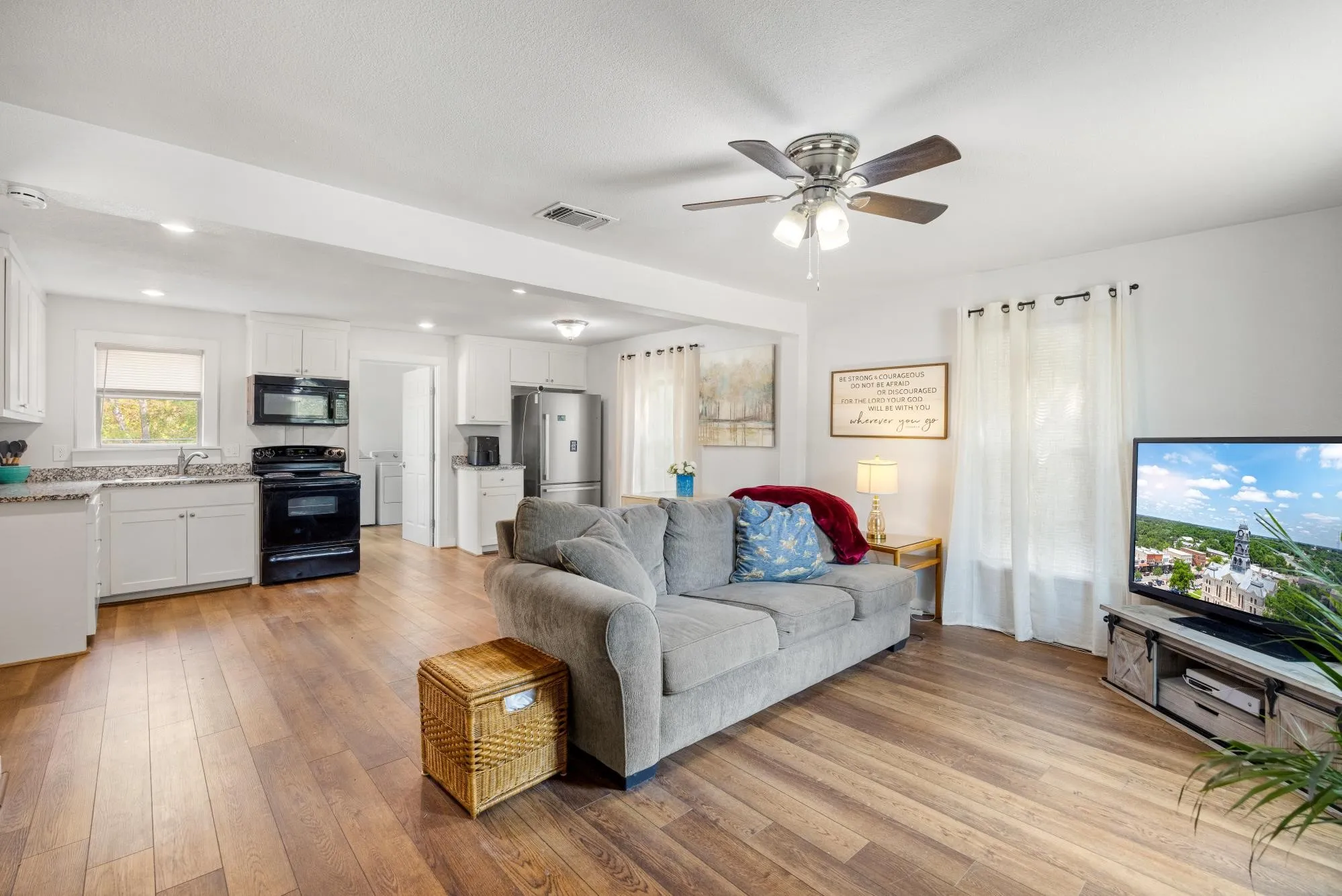 Single Family Residence For Sale in Parker County , 207 E 4th Street, Weatherford, Texas 76086, 2 Bedroom, 1 Bathroom, Garage spaces, 977 Sqft, built in 0, mls#21366304, Real Estate Agent in Weatherford, Homes For Sale in Parker county, Homes For Sale in Weatherford, Realtor in Weatherford Texas, Real Estate Brokerage Independent Realty Texas, Luminita Cordes Realtor