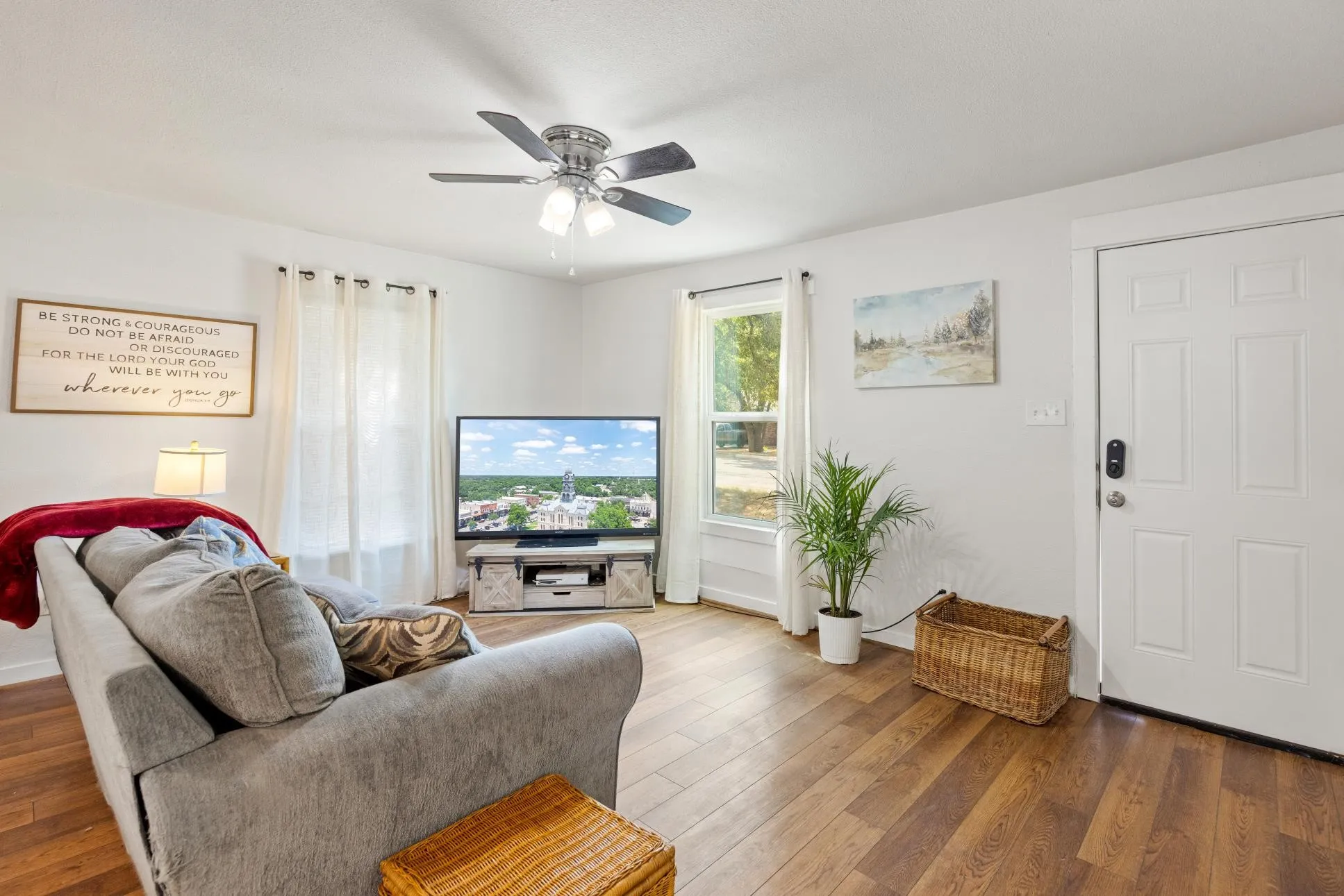 Single Family Residence For Sale in Parker County , 207 E 4th Street, Weatherford, Texas 76086, 2 Bedroom, 1 Bathroom, Garage spaces, 977 Sqft, built in 0, mls#21366304, Real Estate Agent in Weatherford, Homes For Sale in Parker county, Homes For Sale in Weatherford, Realtor in Weatherford Texas, Real Estate Brokerage Independent Realty Texas, Luminita Cordes Realtor