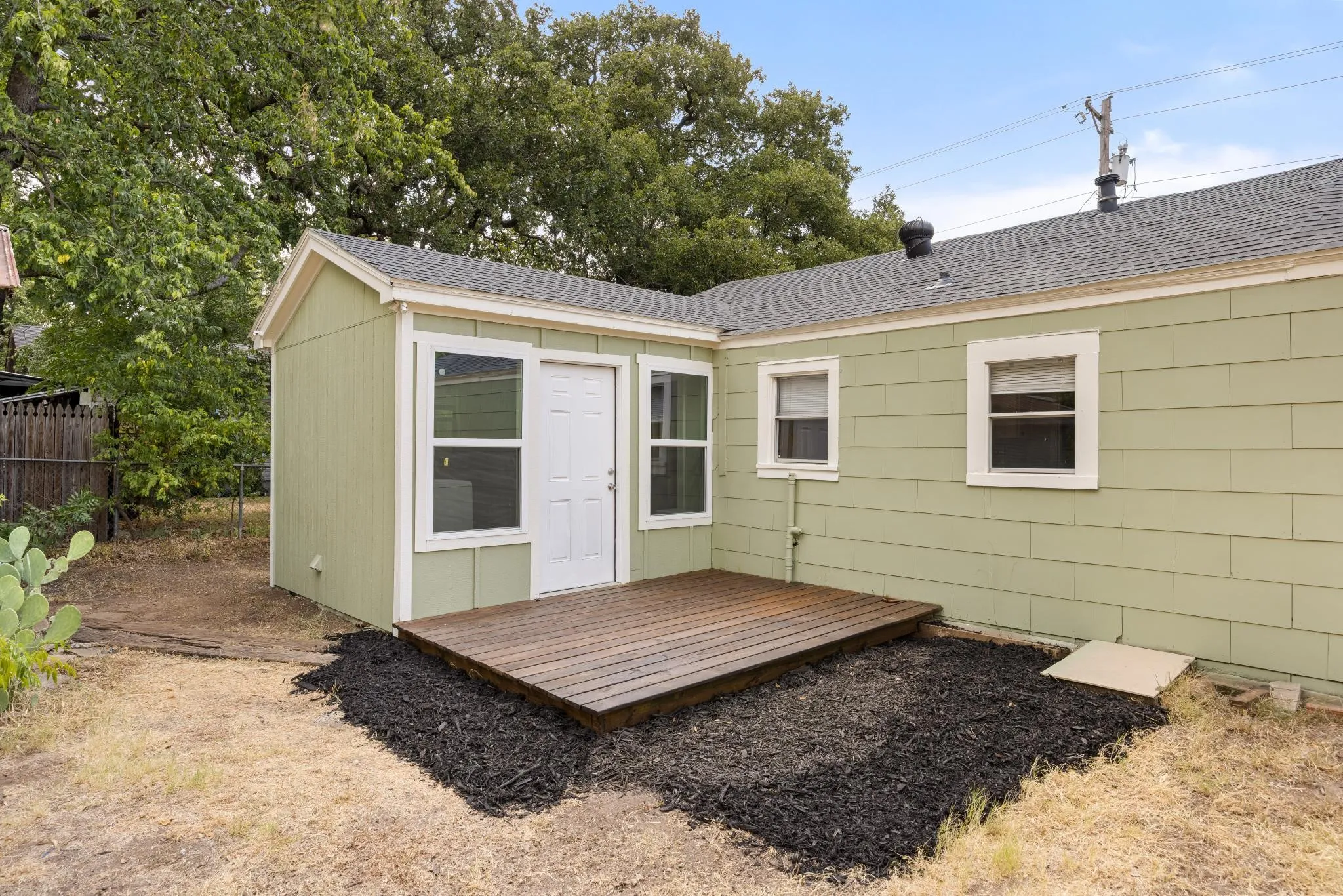 Single Family Residence For Sale in Parker County , 207 E 4th Street, Weatherford, Texas 76086, 2 Bedroom, 1 Bathroom, Garage spaces, 977 Sqft, built in 0, mls#21366304, Real Estate Agent in Weatherford, Homes For Sale in Parker county, Homes For Sale in Weatherford, Realtor in Weatherford Texas, Real Estate Brokerage Independent Realty Texas, Luminita Cordes Realtor
