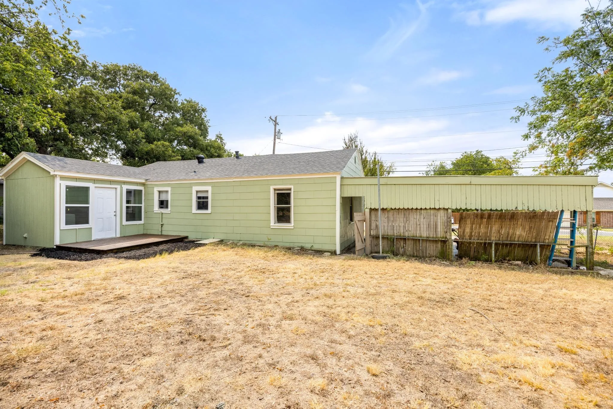 Single Family Residence For Sale in Parker County , 207 E 4th Street, Weatherford, Texas 76086, 2 Bedroom, 1 Bathroom, Garage spaces, 977 Sqft, built in 0, mls#21366304, Real Estate Agent in Weatherford, Homes For Sale in Parker county, Homes For Sale in Weatherford, Realtor in Weatherford Texas, Real Estate Brokerage Independent Realty Texas, Luminita Cordes Realtor
