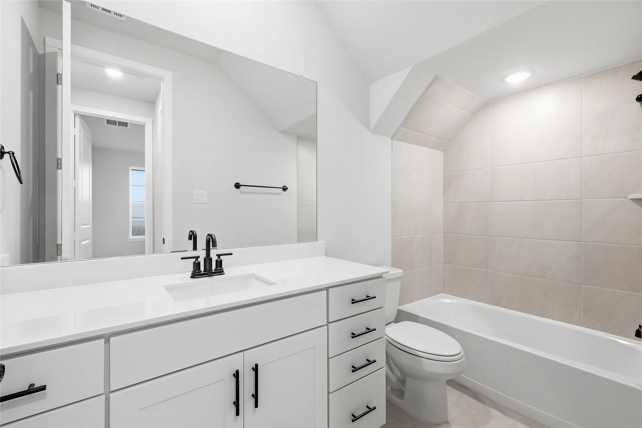 Downstairs full bathroom
