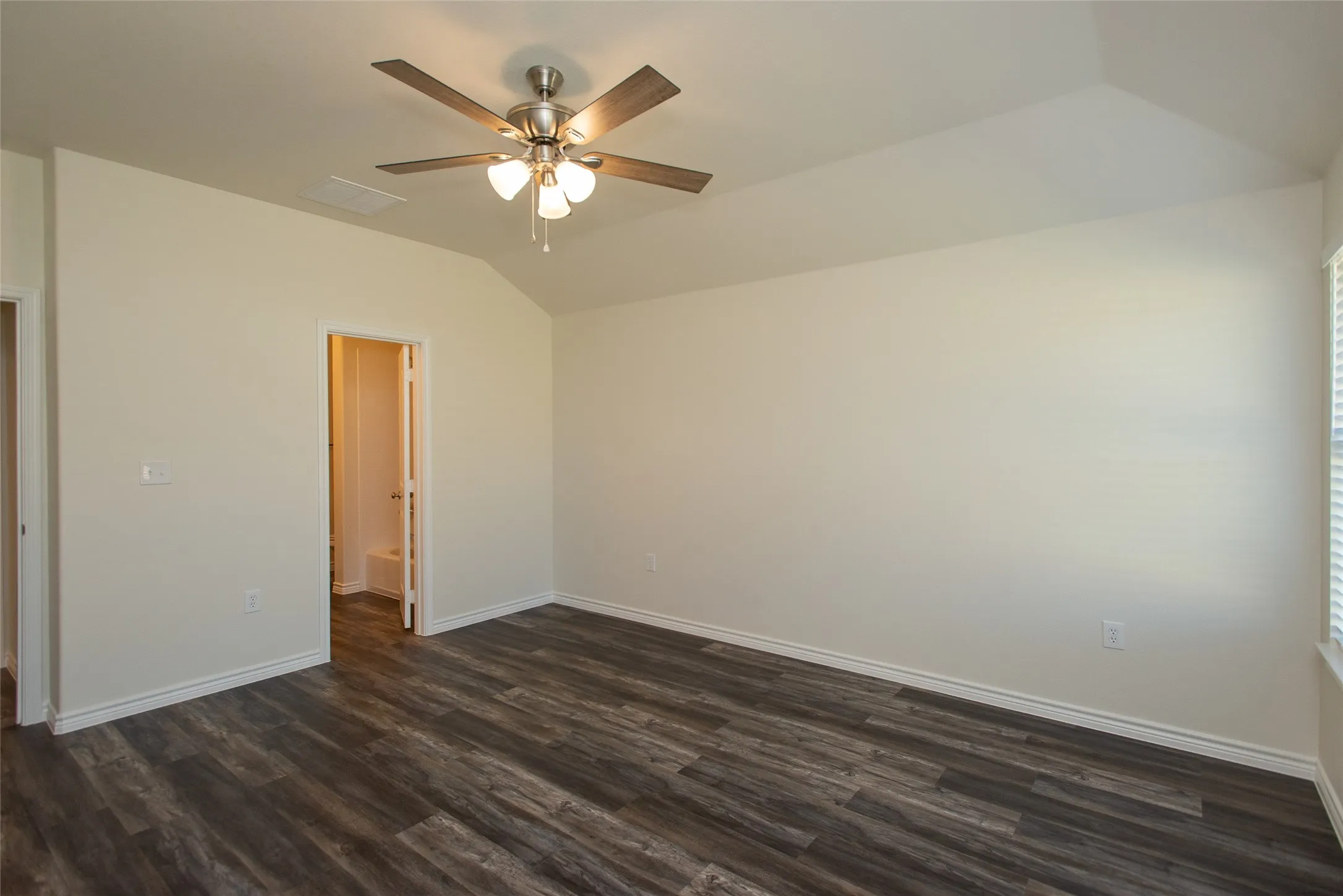 Single Family Residence For Sale in Henderson County , 129 Westview Westview Drive, Gun Barrel City, Texas 75156, 3 Bedroom, 2 Bathroom, 2 Garage spaces, 1,482 Sqft, built in 2026, Price $251,900, mls#21366300, Real Estate Agent in Gun Barrel City, Homes For Sale in Henderson county, Homes For Sale in Gun Barrel City, Realtor in Gun Barrel City Texas, Real Estate Brokerage Independent Realty Texas, Luminita Cordes Realtor