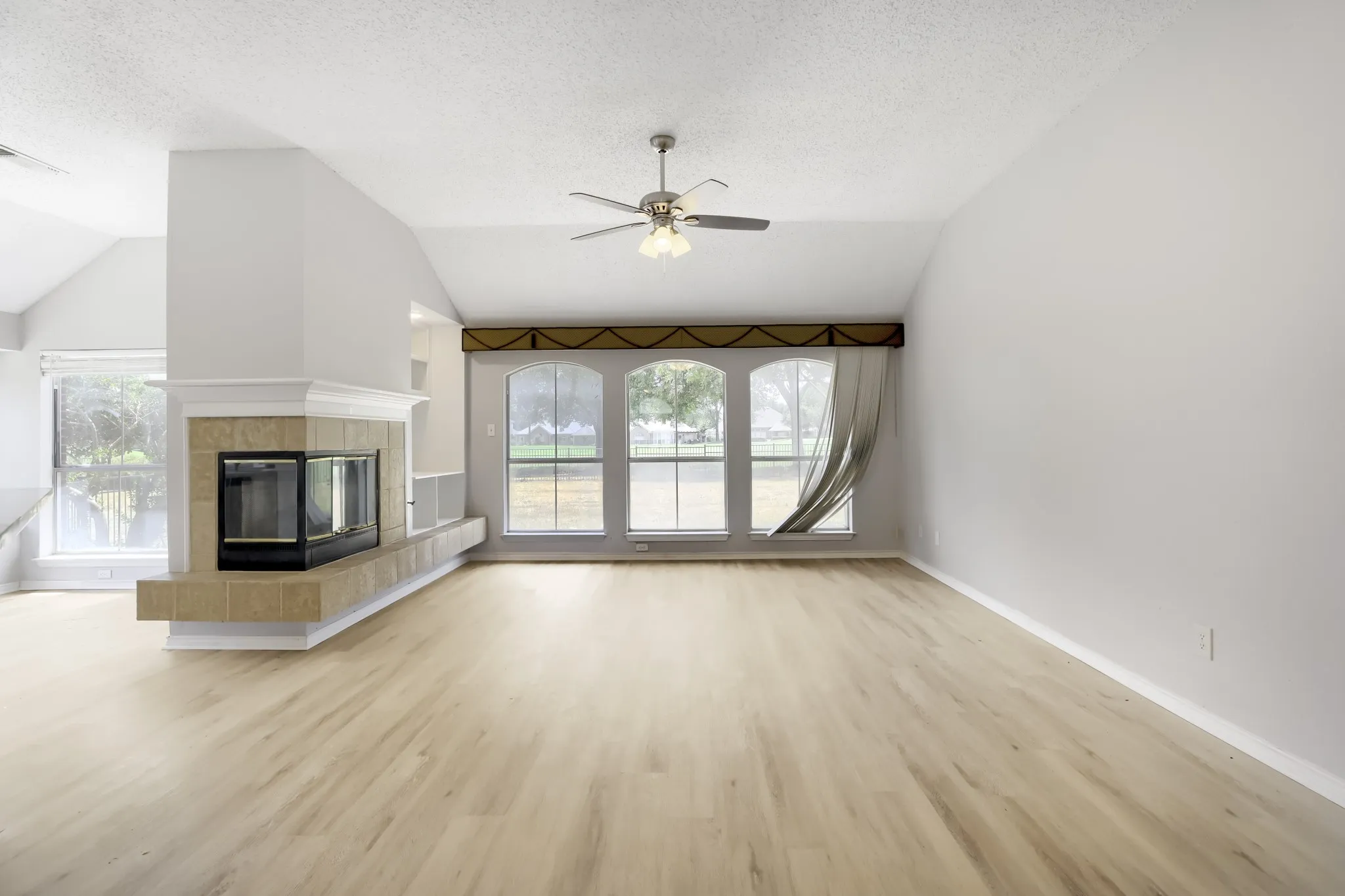 Single Family Residence For Sale in Tarrant County , 3632 Stone Creek Lane S, Fort Worth, Texas 76137, 4 Bedroom, 2 Bathroom, 2 Garage spaces, 2,278 Sqft, built in 1994, mls#21360635, Real Estate Agent in Fort Worth, Homes For Sale in Tarrant county, Homes For Sale in Fort Worth, Realtor in Fort Worth Texas, Real Estate Brokerage Independent Realty Texas, Luminita Cordes Realtor