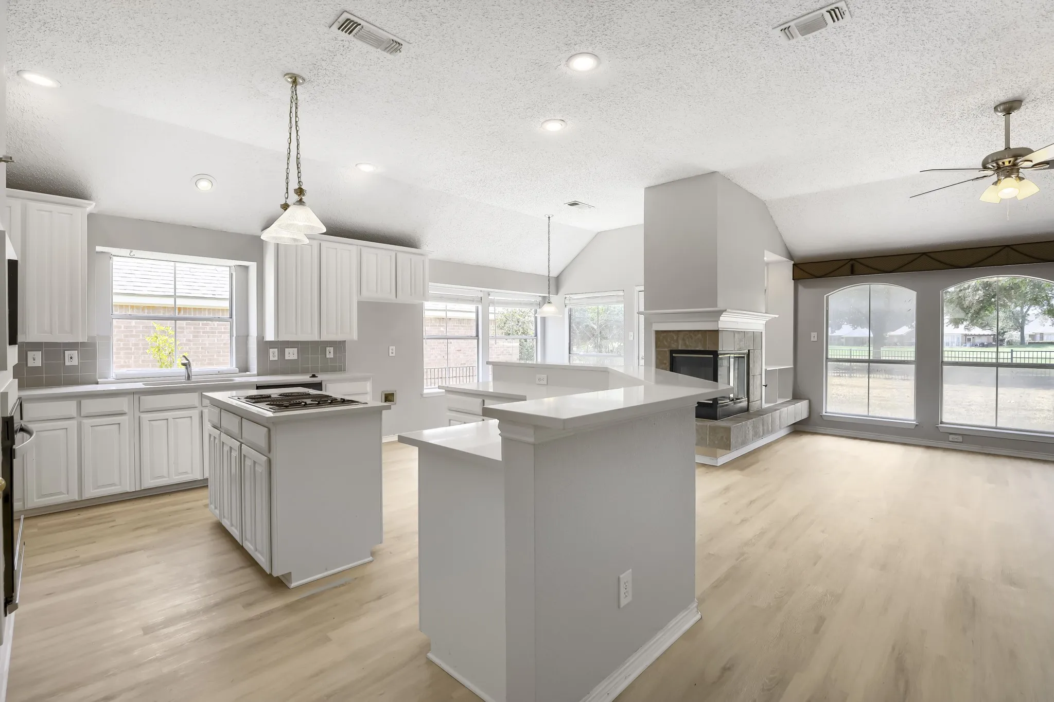 Single Family Residence For Sale in Tarrant County , 3632 Stone Creek Lane S, Fort Worth, Texas 76137, 4 Bedroom, 2 Bathroom, 2 Garage spaces, 2,278 Sqft, built in 1994, mls#21360635, Real Estate Agent in Fort Worth, Homes For Sale in Tarrant county, Homes For Sale in Fort Worth, Realtor in Fort Worth Texas, Real Estate Brokerage Independent Realty Texas, Luminita Cordes Realtor