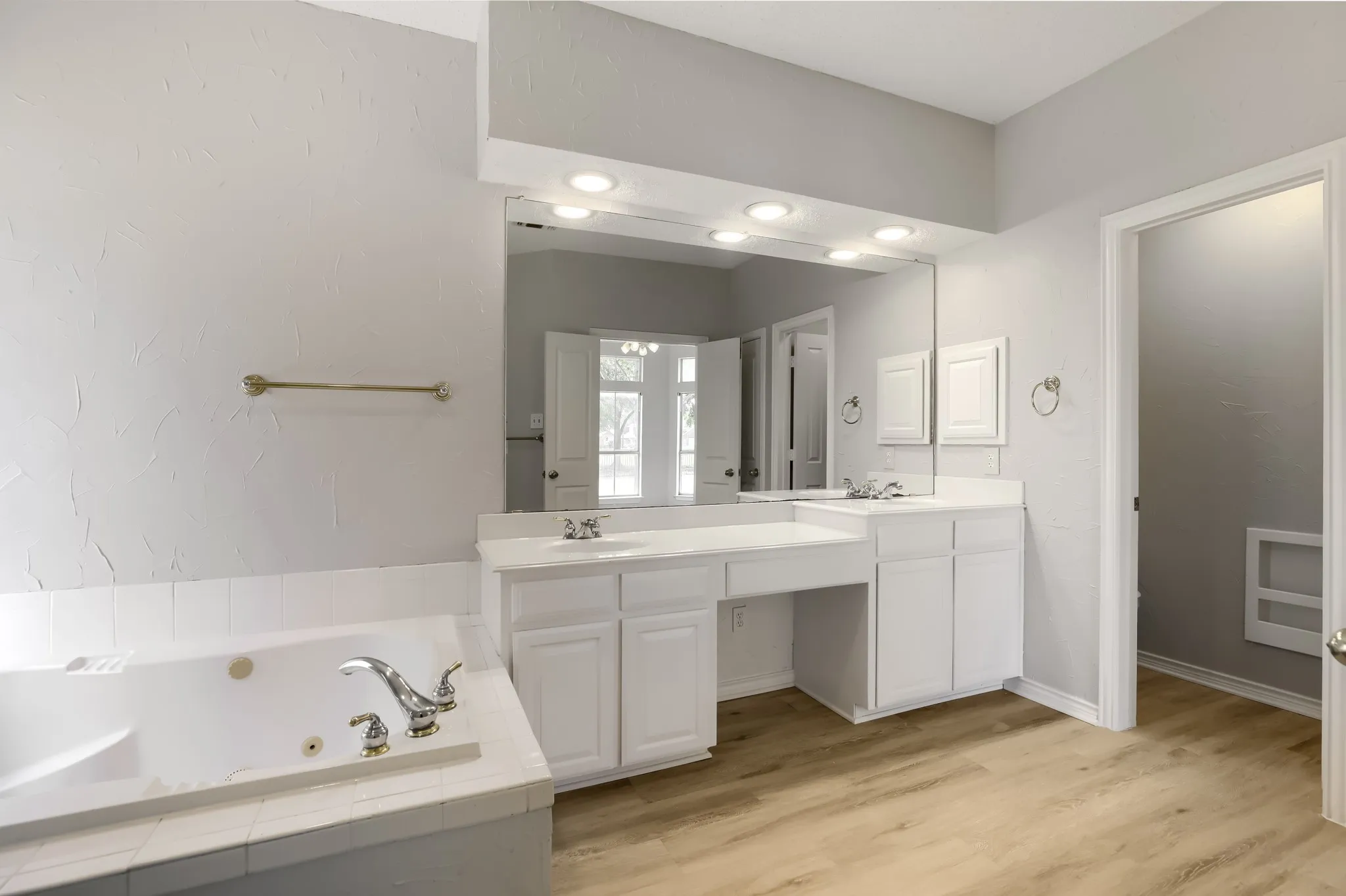 Single Family Residence For Sale in Tarrant County , 3632 Stone Creek Lane S, Fort Worth, Texas 76137, 4 Bedroom, 2 Bathroom, 2 Garage spaces, 2,278 Sqft, built in 1994, mls#21360635, Real Estate Agent in Fort Worth, Homes For Sale in Tarrant county, Homes For Sale in Fort Worth, Realtor in Fort Worth Texas, Real Estate Brokerage Independent Realty Texas, Luminita Cordes Realtor