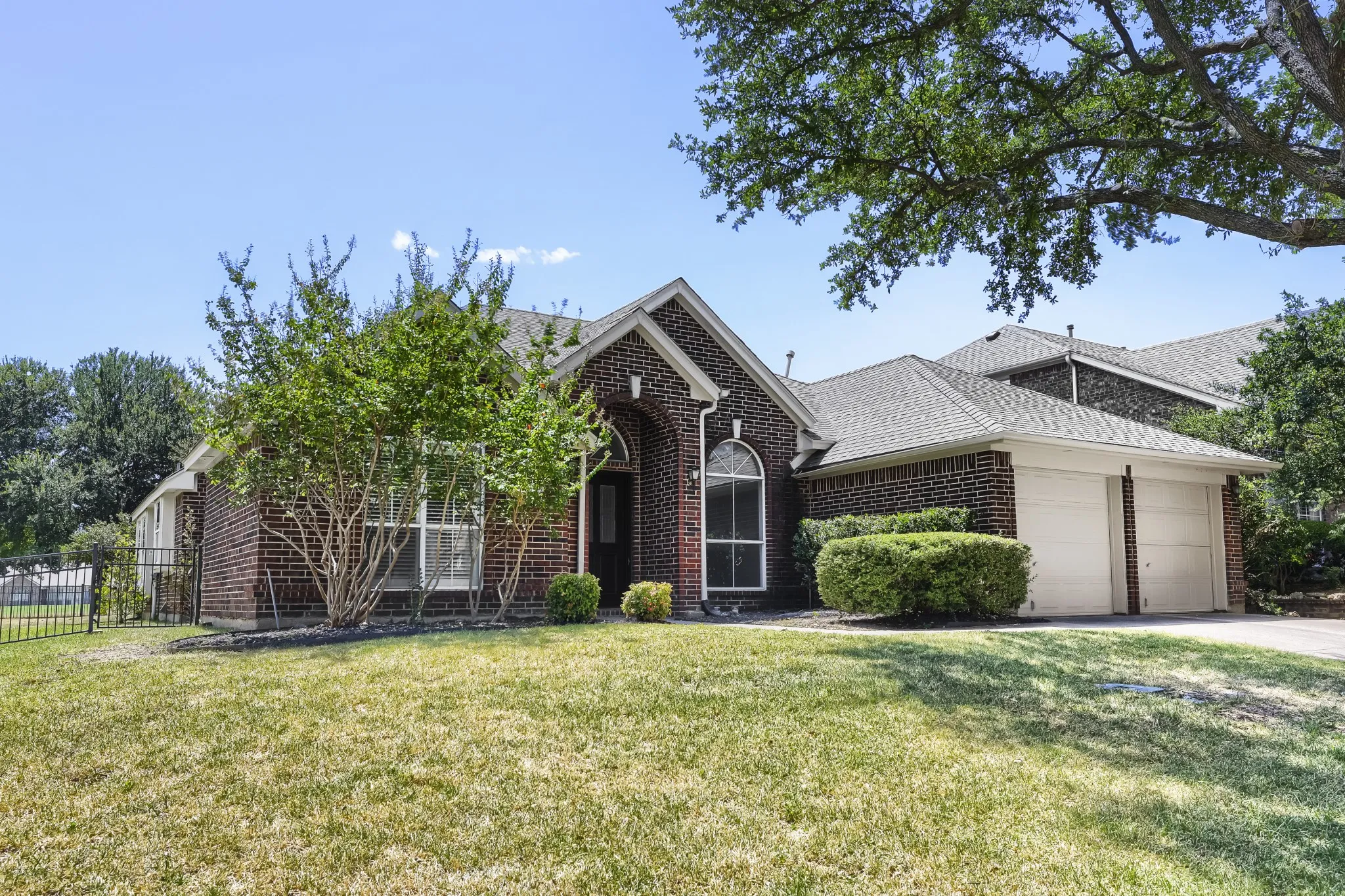 Single Family Residence For Sale in Tarrant County , 3632 Stone Creek Lane S, Fort Worth, Texas 76137, 4 Bedroom, 2 Bathroom, 2 Garage spaces, 2,278 Sqft, built in 1994, mls#21360635, Real Estate Agent in Fort Worth, Homes For Sale in Tarrant county, Homes For Sale in Fort Worth, Realtor in Fort Worth Texas, Real Estate Brokerage Independent Realty Texas, Luminita Cordes Realtor