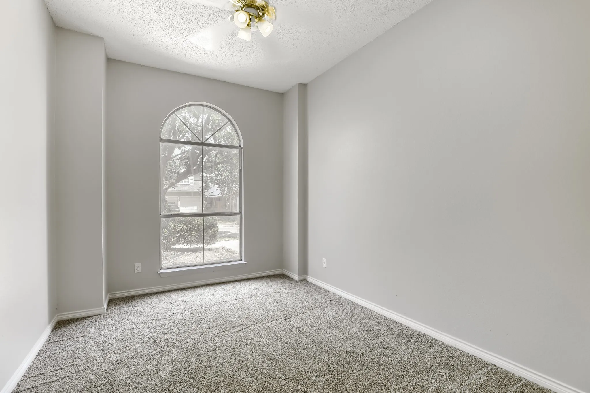 Single Family Residence For Sale in Tarrant County , 3632 Stone Creek Lane S, Fort Worth, Texas 76137, 4 Bedroom, 2 Bathroom, 2 Garage spaces, 2,278 Sqft, built in 1994, mls#21360635, Real Estate Agent in Fort Worth, Homes For Sale in Tarrant county, Homes For Sale in Fort Worth, Realtor in Fort Worth Texas, Real Estate Brokerage Independent Realty Texas, Luminita Cordes Realtor