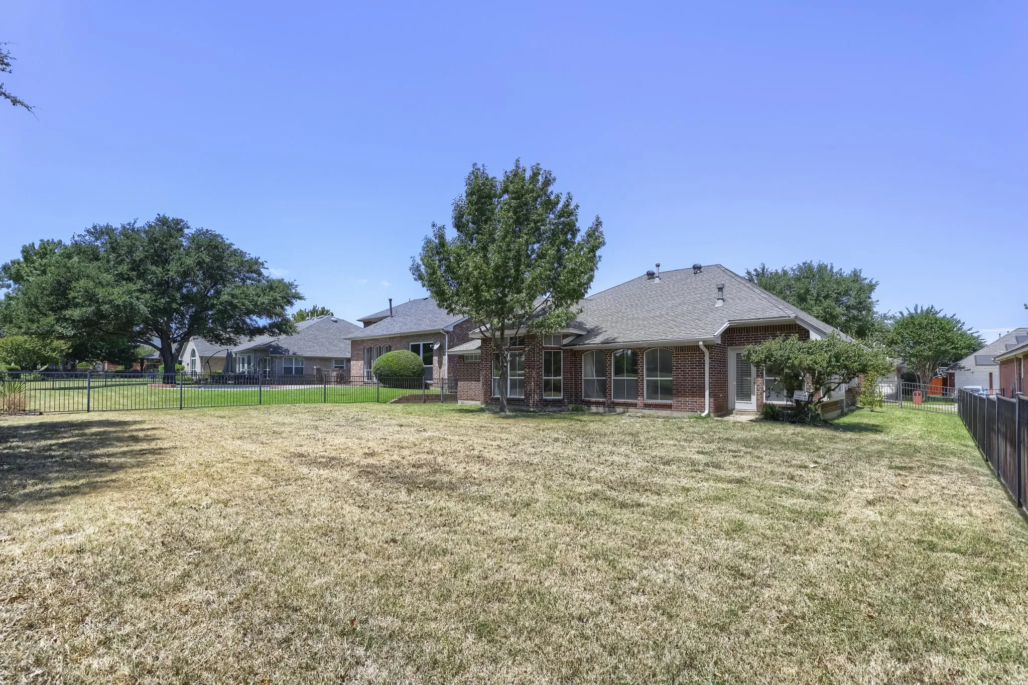 Single Family Residence For Sale in Tarrant County , 3632 Stone Creek Lane S, Fort Worth, Texas 76137, 4 Bedroom, 2 Bathroom, 2 Garage spaces, 2,278 Sqft, built in 1994, mls#21360635, Real Estate Agent in Fort Worth, Homes For Sale in Tarrant county, Homes For Sale in Fort Worth, Realtor in Fort Worth Texas, Real Estate Brokerage Independent Realty Texas, Luminita Cordes Realtor