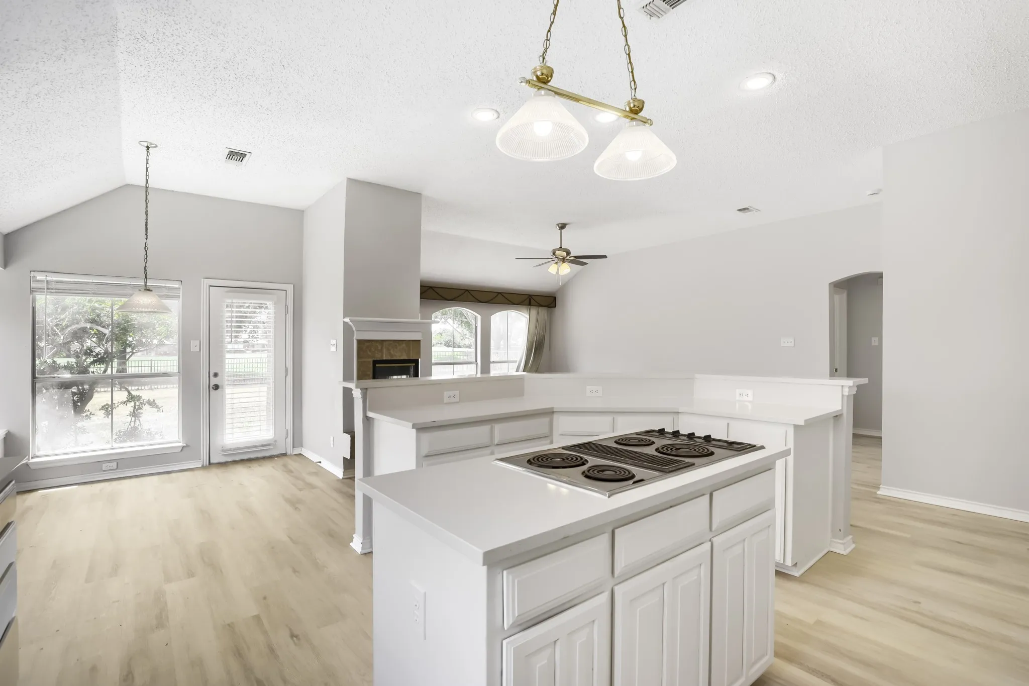 Single Family Residence For Sale in Tarrant County , 3632 Stone Creek Lane S, Fort Worth, Texas 76137, 4 Bedroom, 2 Bathroom, 2 Garage spaces, 2,278 Sqft, built in 1994, mls#21360635, Real Estate Agent in Fort Worth, Homes For Sale in Tarrant county, Homes For Sale in Fort Worth, Realtor in Fort Worth Texas, Real Estate Brokerage Independent Realty Texas, Luminita Cordes Realtor