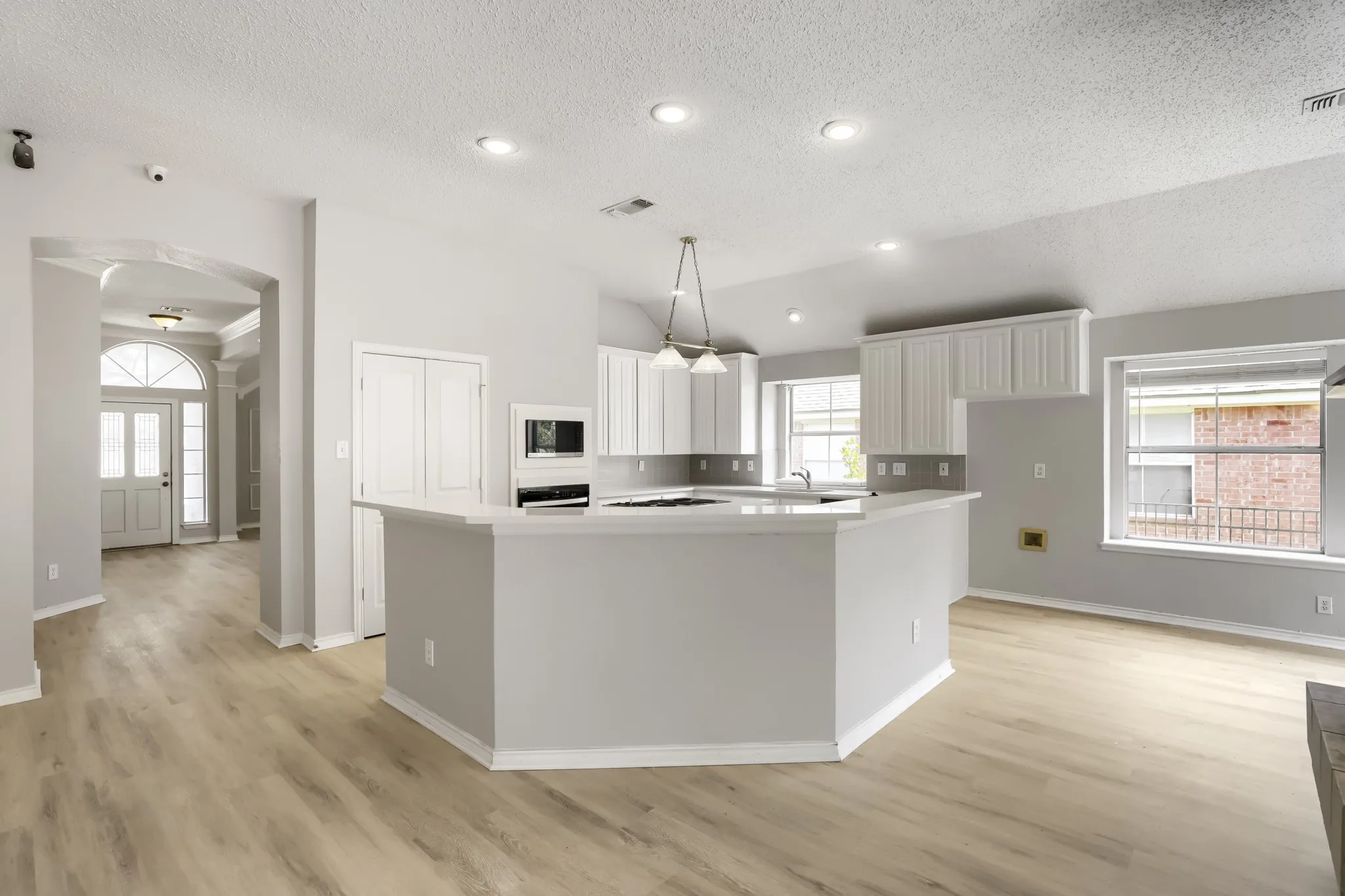 Single Family Residence For Sale in Tarrant County , 3632 Stone Creek Lane S, Fort Worth, Texas 76137, 4 Bedroom, 2 Bathroom, 2 Garage spaces, 2,278 Sqft, built in 1994, mls#21360635, Real Estate Agent in Fort Worth, Homes For Sale in Tarrant county, Homes For Sale in Fort Worth, Realtor in Fort Worth Texas, Real Estate Brokerage Independent Realty Texas, Luminita Cordes Realtor