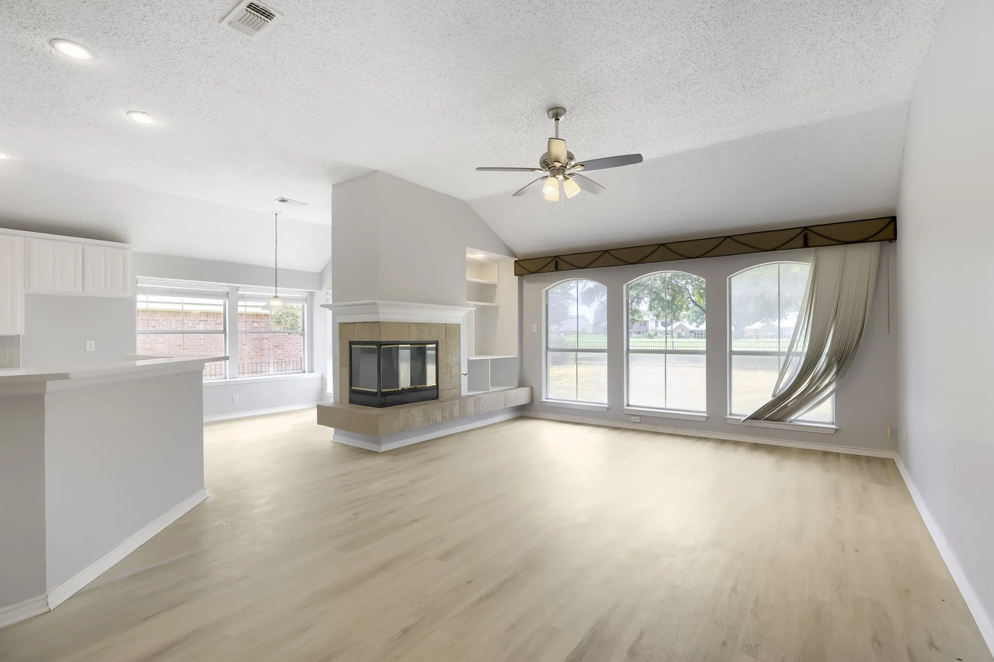 Single Family Residence For Sale in Tarrant County , 3632 Stone Creek Lane S, Fort Worth, Texas 76137, 4 Bedroom, 2 Bathroom, 2 Garage spaces, 2,278 Sqft, built in 1994, mls#21360635, Real Estate Agent in Fort Worth, Homes For Sale in Tarrant county, Homes For Sale in Fort Worth, Realtor in Fort Worth Texas, Real Estate Brokerage Independent Realty Texas, Luminita Cordes Realtor