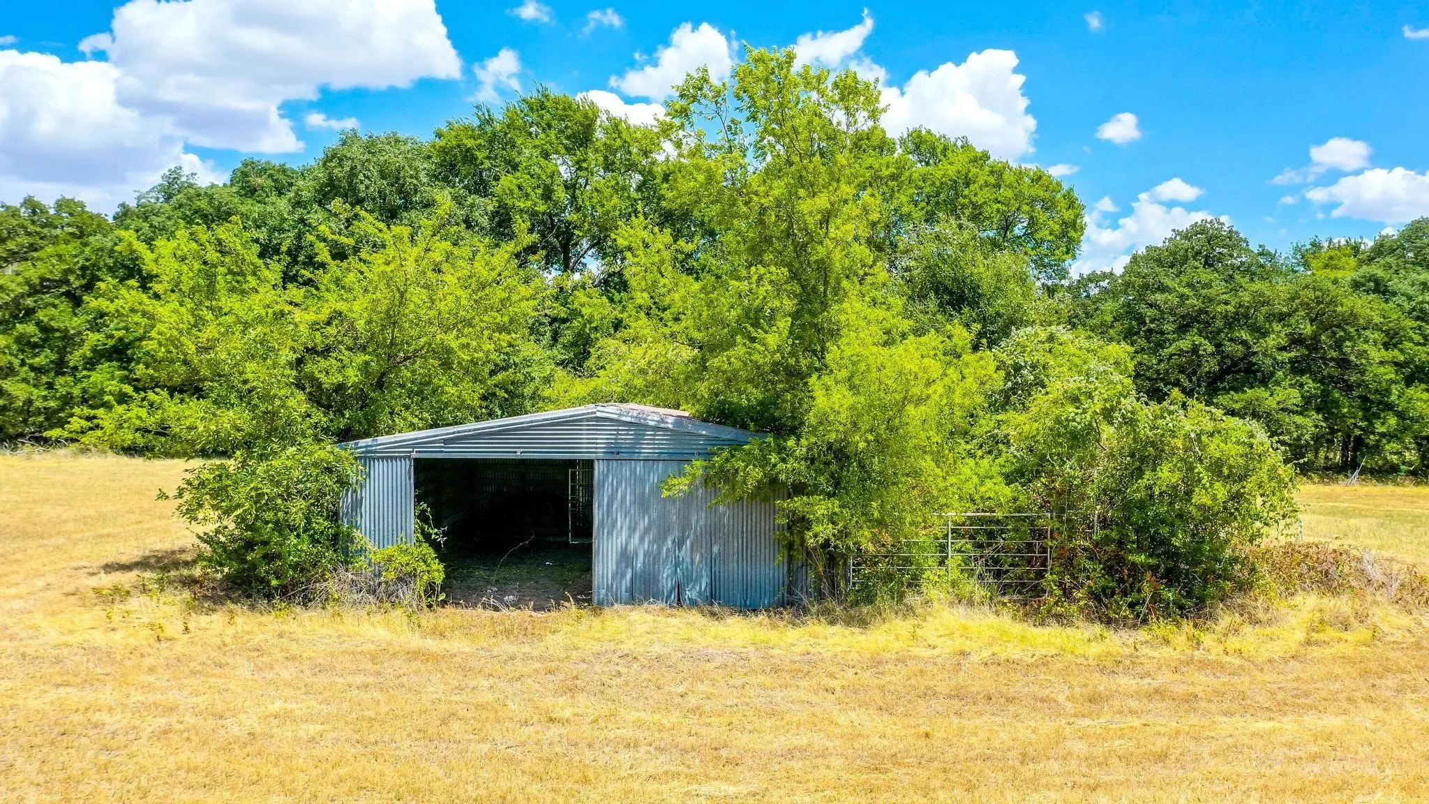 Farm For Sale in Erath County , 2446 Fm 205, Stephenville, Texas 76401, 3 Bedroom, 2 Bathroom, Garage spaces, 1,860 Sqft, built in 1972, Price $999,000, mls#21365034, Real Estate Agent in Stephenville, Homes For Sale in Erath county, Homes For Sale in Stephenville, Realtor in Stephenville Texas, Real Estate Brokerage Independent Realty Texas, Luminita Cordes Realtor