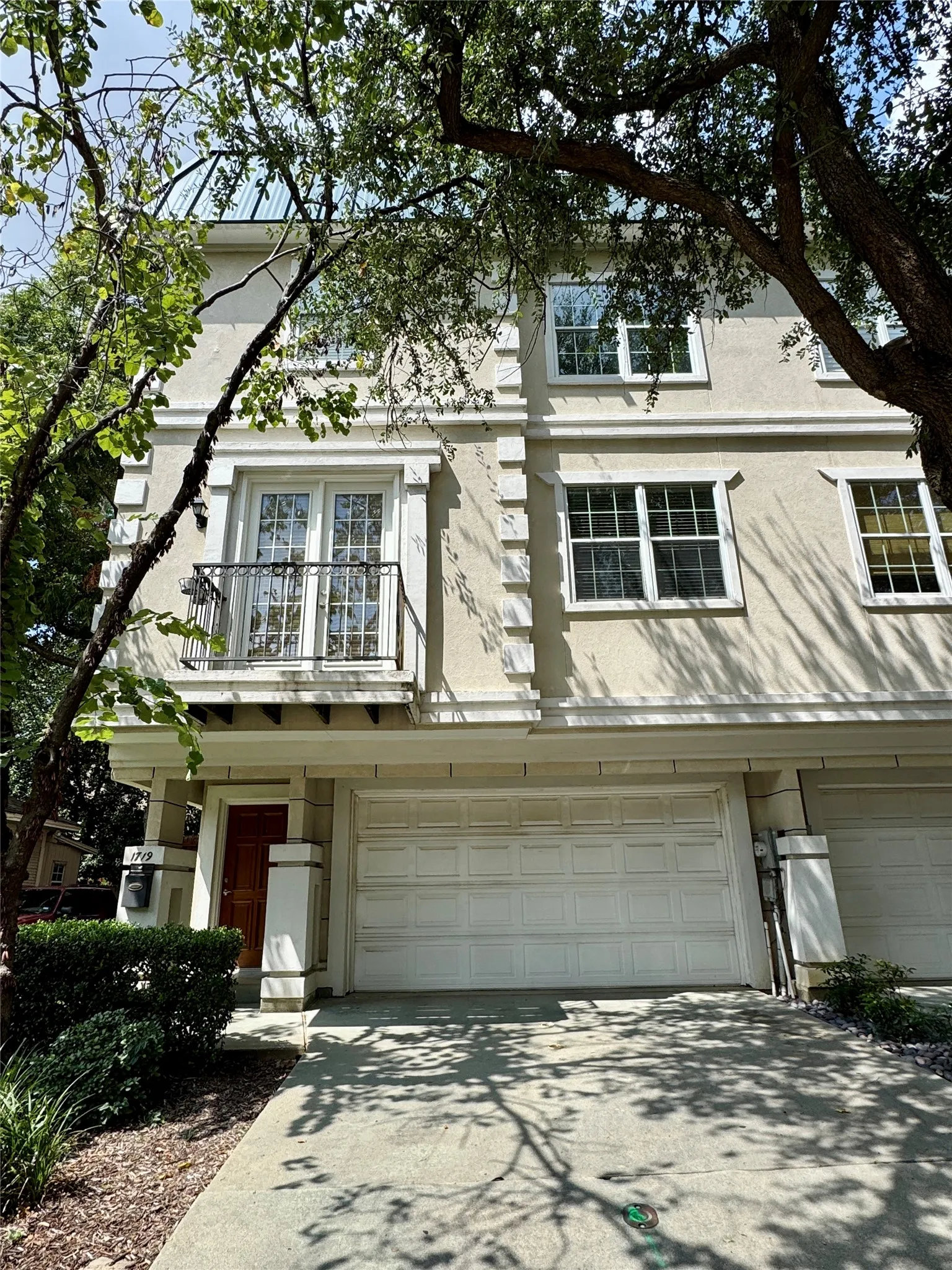 Townhouse For Rent in Dallas County , 1719 Mary Street, Dallas, Texas 75206, 2 Bedroom, 2 Bathroom, 2 Garage spaces, 1,576 Sqft, built in 2003, mls#21364328, Real Estate Agent in Dallas, Homes For Rent in Dallas county, Homes For Rent in Dallas, Realtor in Dallas Texas, Real Estate Brokerage Independent Realty Texas, Luminita Cordes Realtor