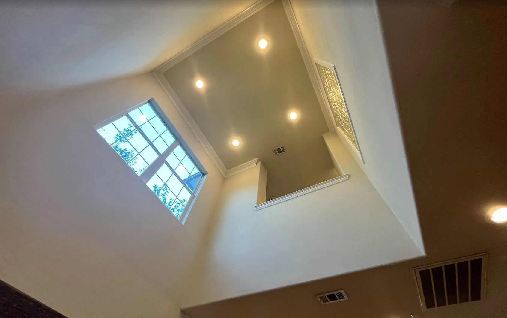 Townhouse For Rent in Dallas County , 1719 Mary Street, Dallas, Texas 75206, 2 Bedroom, 2 Bathroom, 2 Garage spaces, 1,576 Sqft, built in 2003, mls#21364328, Real Estate Agent in Dallas, Homes For Rent in Dallas county, Homes For Rent in Dallas, Realtor in Dallas Texas, Real Estate Brokerage Independent Realty Texas, Luminita Cordes Realtor