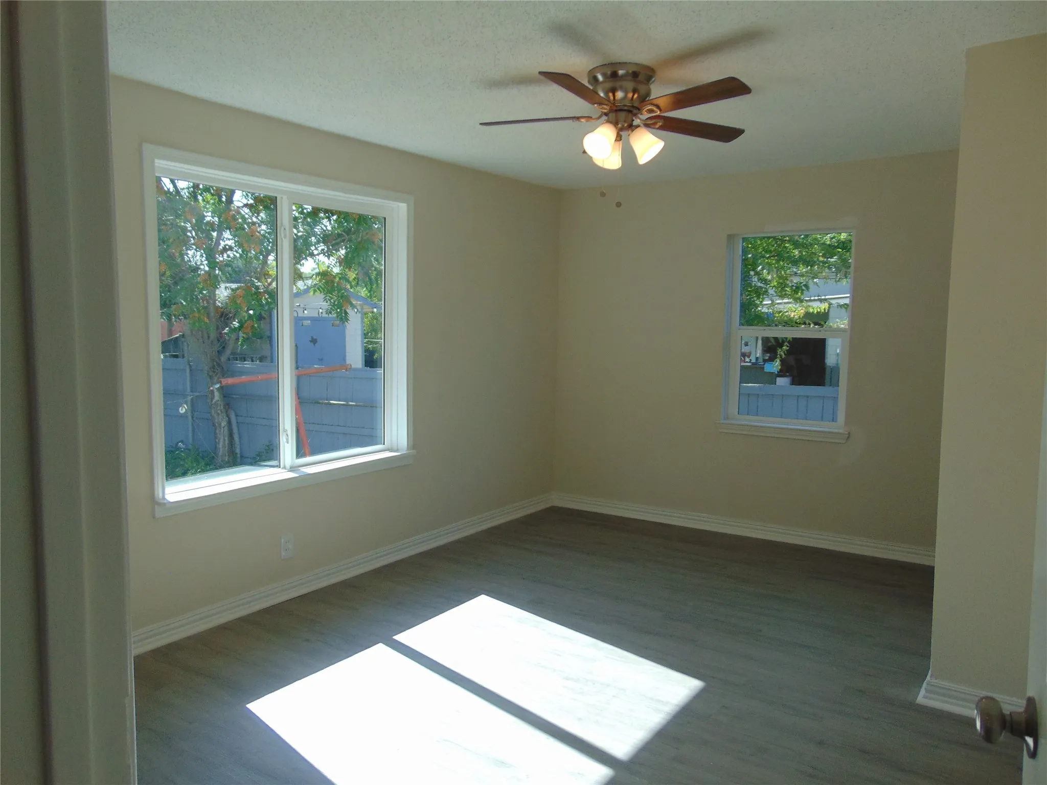 Single Family Residence For Sale in Dallas County , 1214 19th Street, Grand Prairie, Texas 75050, 4 Bedroom, 2 Bathroom, Garage spaces, 1,362 Sqft, built in 1949, mls#21347126, Real Estate Agent in Grand Prairie, Homes For Sale in Dallas county, Homes For Sale in Grand Prairie, Realtor in Grand Prairie Texas, Real Estate Brokerage Independent Realty Texas, Luminita Cordes Realtor