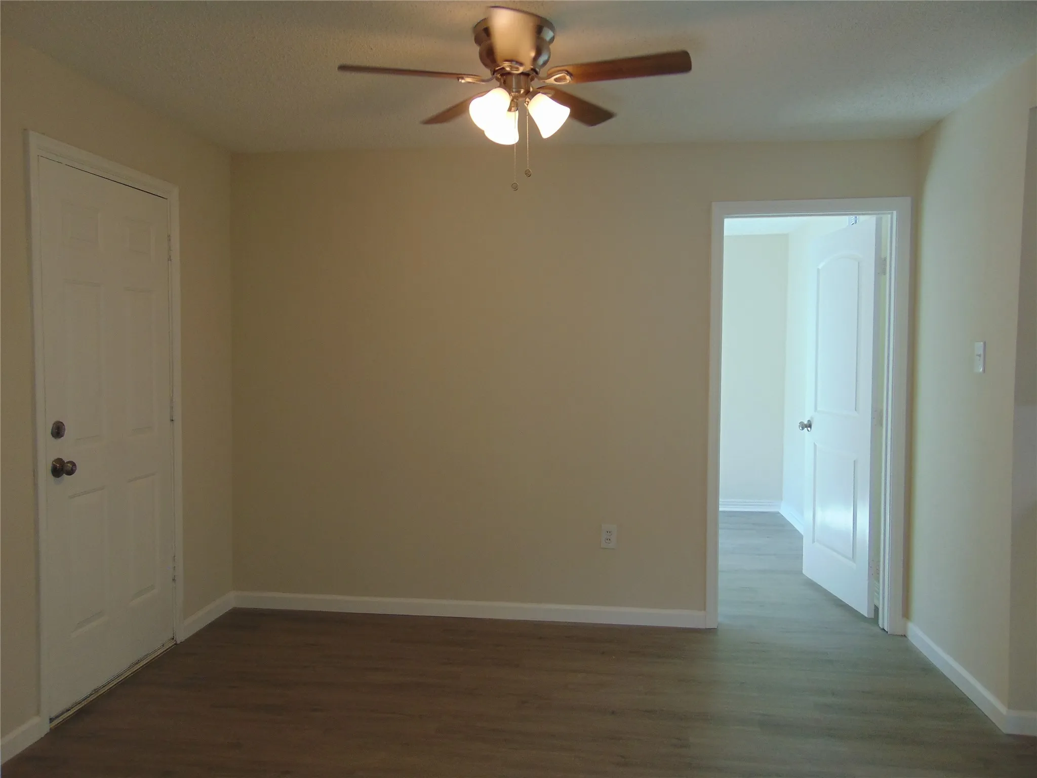 Single Family Residence For Sale in Dallas County , 1214 19th Street, Grand Prairie, Texas 75050, 4 Bedroom, 2 Bathroom, Garage spaces, 1,362 Sqft, built in 1949, mls#21347126, Real Estate Agent in Grand Prairie, Homes For Sale in Dallas county, Homes For Sale in Grand Prairie, Realtor in Grand Prairie Texas, Real Estate Brokerage Independent Realty Texas, Luminita Cordes Realtor