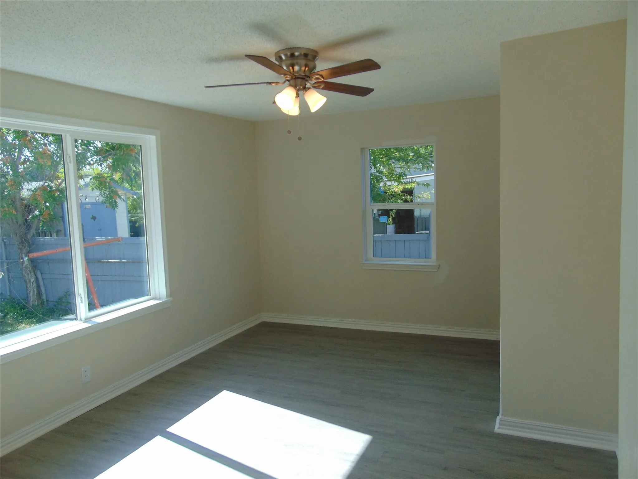 Single Family Residence For Sale in Dallas County , 1214 19th Street, Grand Prairie, Texas 75050, 4 Bedroom, 2 Bathroom, Garage spaces, 1,362 Sqft, built in 1949, mls#21347126, Real Estate Agent in Grand Prairie, Homes For Sale in Dallas county, Homes For Sale in Grand Prairie, Realtor in Grand Prairie Texas, Real Estate Brokerage Independent Realty Texas, Luminita Cordes Realtor