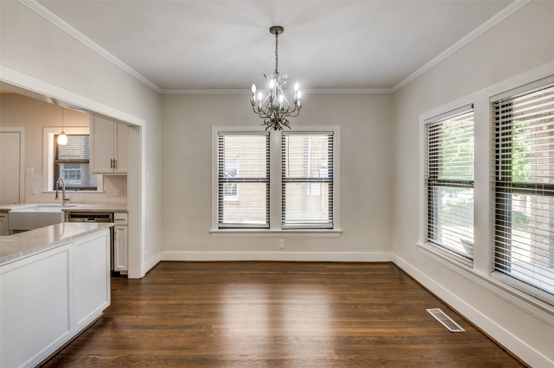 Duplex For Rent in Dallas County , 5108 Mission Avenue, Dallas, Texas 75206, 2 Bedroom, 1 Bathroom, Garage spaces, 1,255 Sqft, built in 1940, Price $2,850, mls#21366085, Real Estate Agent in Dallas, Homes For Rent in Dallas county, Homes For Rent in Dallas, Realtor in Dallas Texas, Real Estate Brokerage Independent Realty Texas, Luminita Cordes Realtor