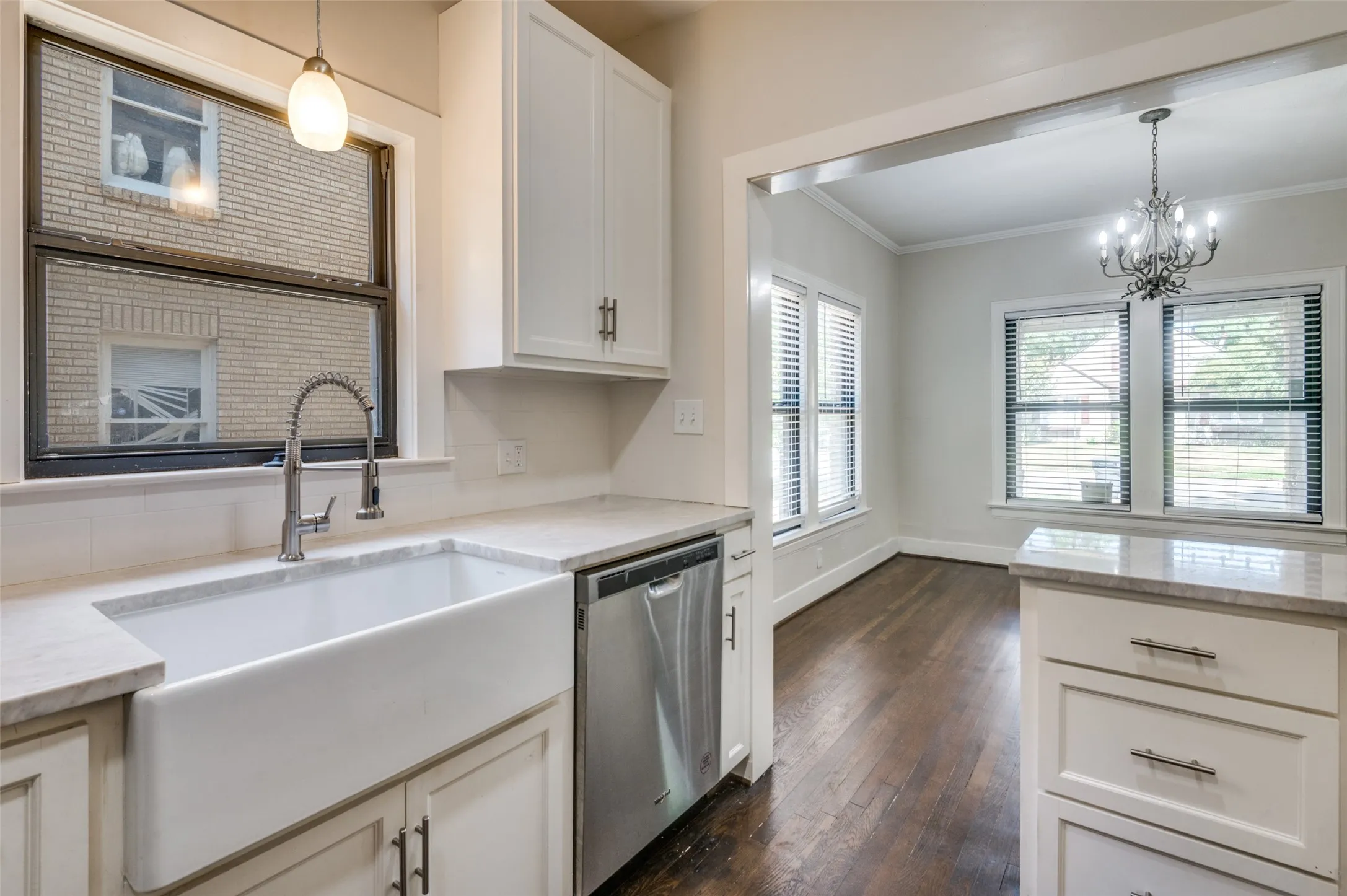 Duplex For Rent in Dallas County , 5108 Mission Avenue, Dallas, Texas 75206, 2 Bedroom, 1 Bathroom, Garage spaces, 1,255 Sqft, built in 1940, Price $2,850, mls#21366085, Real Estate Agent in Dallas, Homes For Rent in Dallas county, Homes For Rent in Dallas, Realtor in Dallas Texas, Real Estate Brokerage Independent Realty Texas, Luminita Cordes Realtor