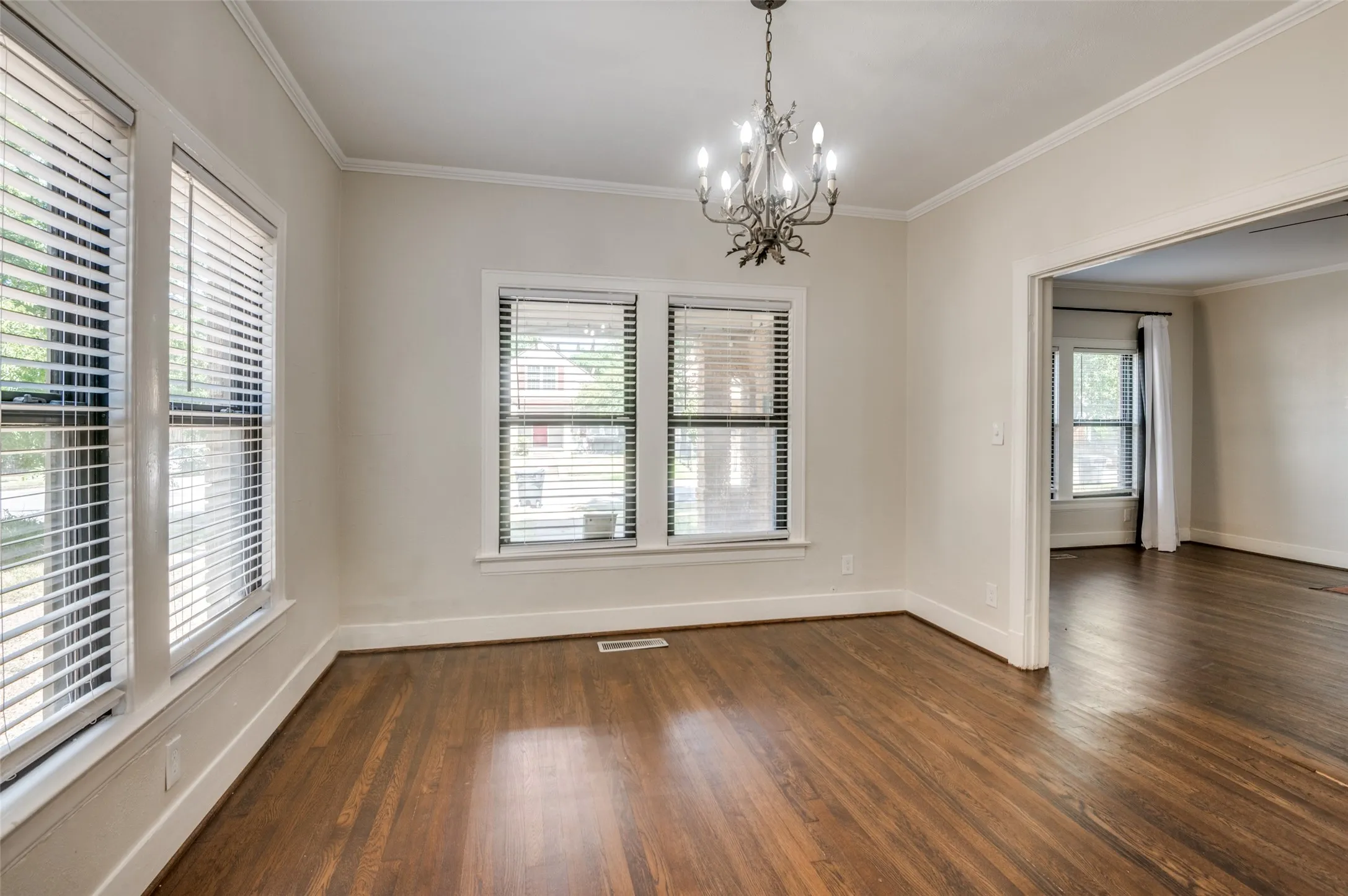 Duplex For Rent in Dallas County , 5108 Mission Avenue, Dallas, Texas 75206, 2 Bedroom, 1 Bathroom, Garage spaces, 1,255 Sqft, built in 1940, Price $2,850, mls#21366085, Real Estate Agent in Dallas, Homes For Rent in Dallas county, Homes For Rent in Dallas, Realtor in Dallas Texas, Real Estate Brokerage Independent Realty Texas, Luminita Cordes Realtor