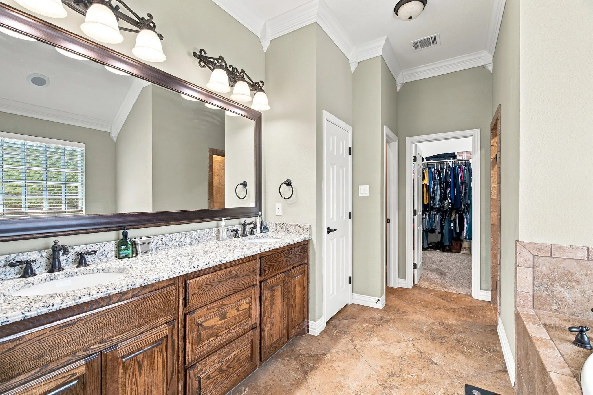 Single Family Residence For Sale in Tarrant County , 911 Tate Street, Mansfield, Texas 76063, 5 Bedroom, 4 Bathroom, 3 Garage spaces, 4,400 Sqft, built in 2014, mls#21366365, Real Estate Agent in Mansfield, Homes For Sale in Tarrant county, Homes For Sale in Mansfield, Realtor in Mansfield Texas, Real Estate Brokerage Independent Realty Texas, Luminita Cordes Realtor