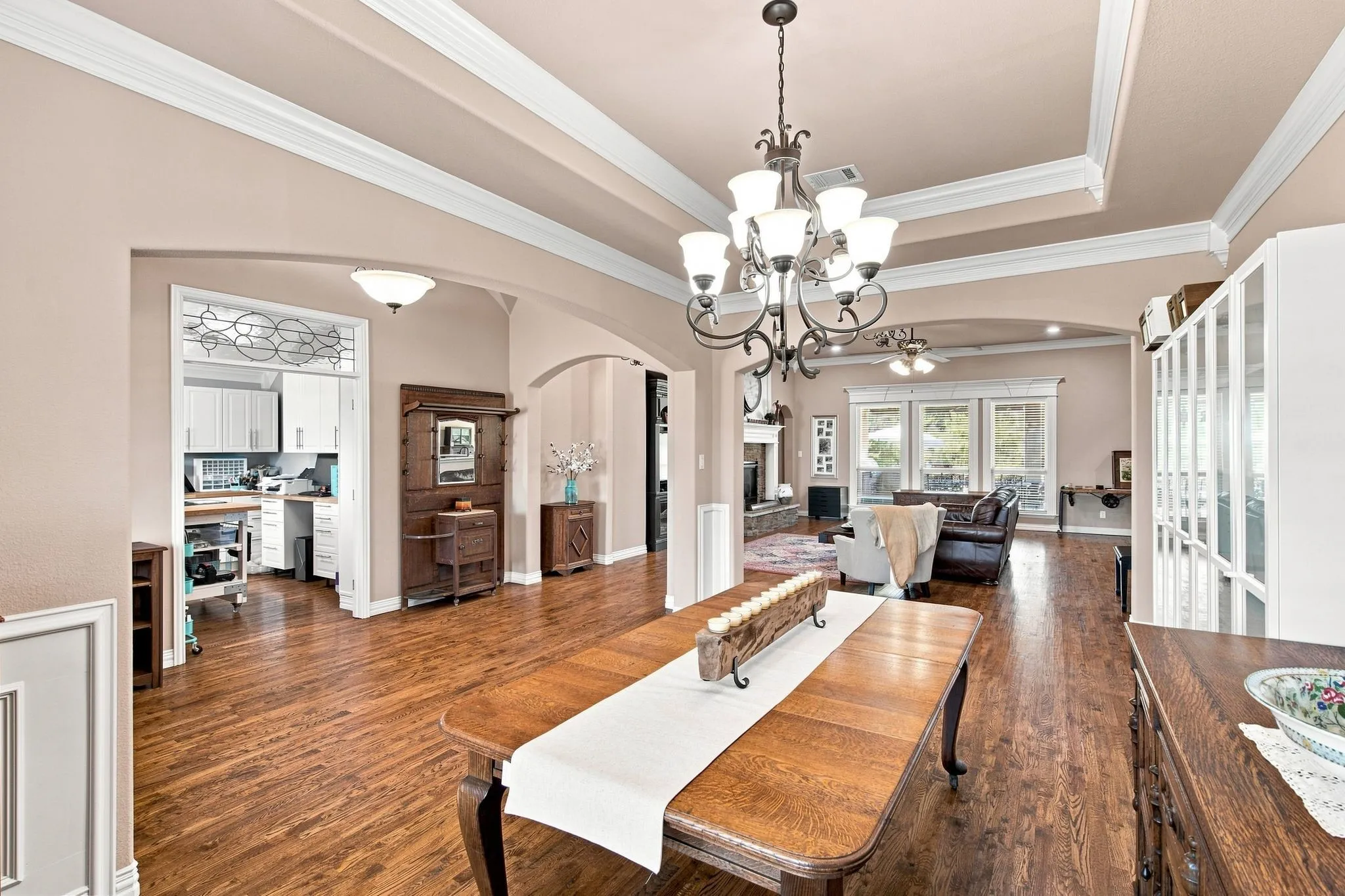 Single Family Residence For Sale in Tarrant County , 911 Tate Street, Mansfield, Texas 76063, 5 Bedroom, 4 Bathroom, 3 Garage spaces, 4,400 Sqft, built in 2014, mls#21366365, Real Estate Agent in Mansfield, Homes For Sale in Tarrant county, Homes For Sale in Mansfield, Realtor in Mansfield Texas, Real Estate Brokerage Independent Realty Texas, Luminita Cordes Realtor