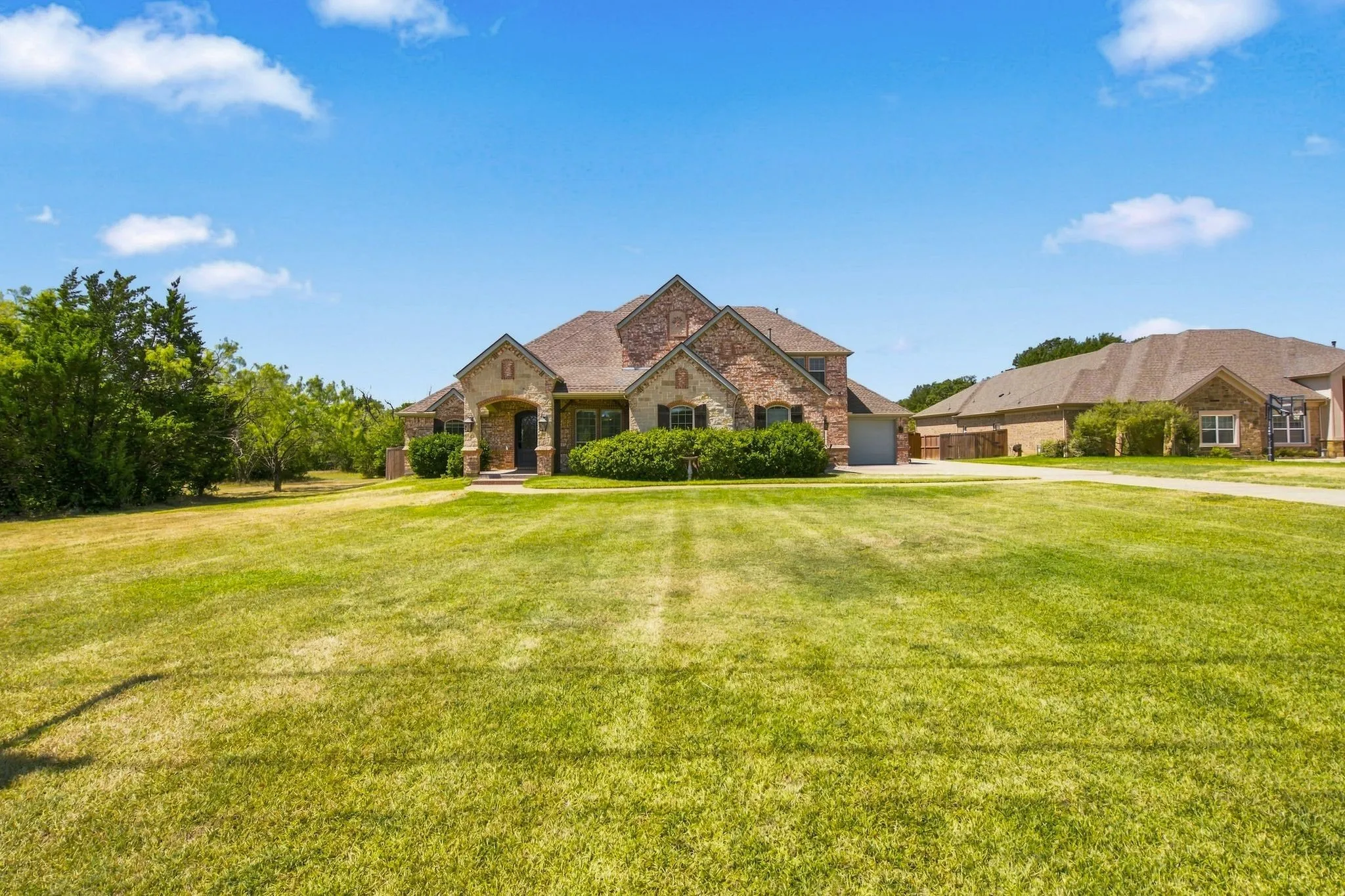 Single Family Residence For Sale in Tarrant County , 911 Tate Street, Mansfield, Texas 76063, 5 Bedroom, 4 Bathroom, 3 Garage spaces, 4,400 Sqft, built in 2014, mls#21366365, Real Estate Agent in Mansfield, Homes For Sale in Tarrant county, Homes For Sale in Mansfield, Realtor in Mansfield Texas, Real Estate Brokerage Independent Realty Texas, Luminita Cordes Realtor