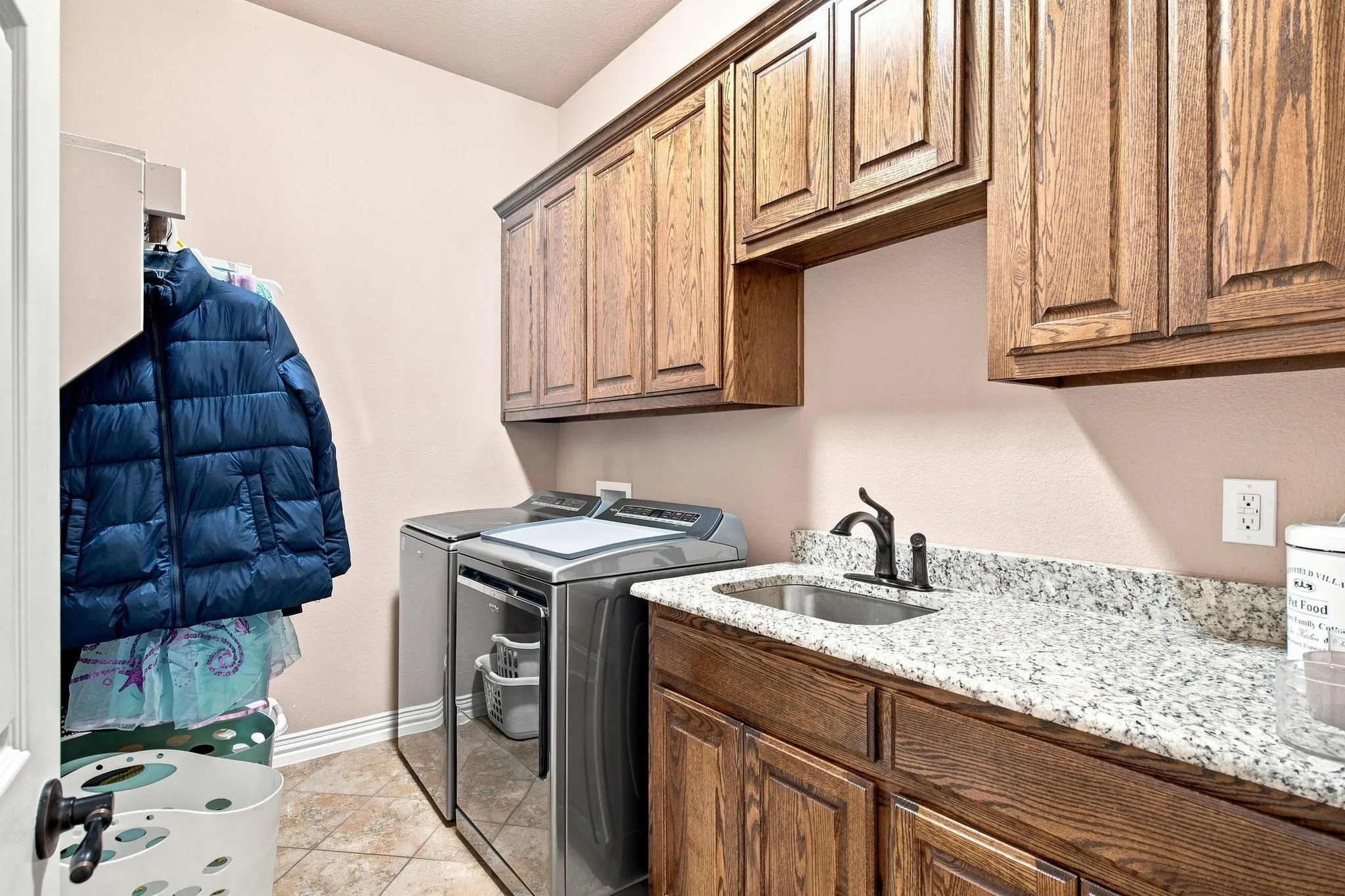 Single Family Residence For Sale in Tarrant County , 911 Tate Street, Mansfield, Texas 76063, 5 Bedroom, 4 Bathroom, 3 Garage spaces, 4,400 Sqft, built in 2014, mls#21366365, Real Estate Agent in Mansfield, Homes For Sale in Tarrant county, Homes For Sale in Mansfield, Realtor in Mansfield Texas, Real Estate Brokerage Independent Realty Texas, Luminita Cordes Realtor