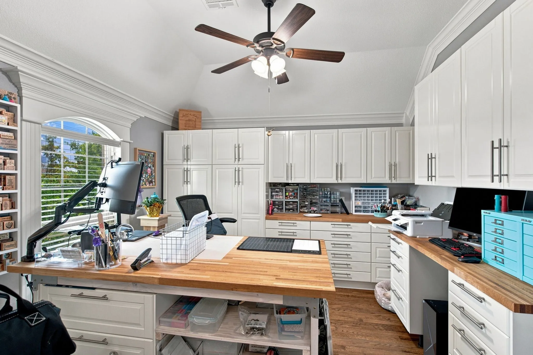 Single Family Residence For Sale in Tarrant County , 911 Tate Street, Mansfield, Texas 76063, 5 Bedroom, 4 Bathroom, 3 Garage spaces, 4,400 Sqft, built in 2014, mls#21366365, Real Estate Agent in Mansfield, Homes For Sale in Tarrant county, Homes For Sale in Mansfield, Realtor in Mansfield Texas, Real Estate Brokerage Independent Realty Texas, Luminita Cordes Realtor