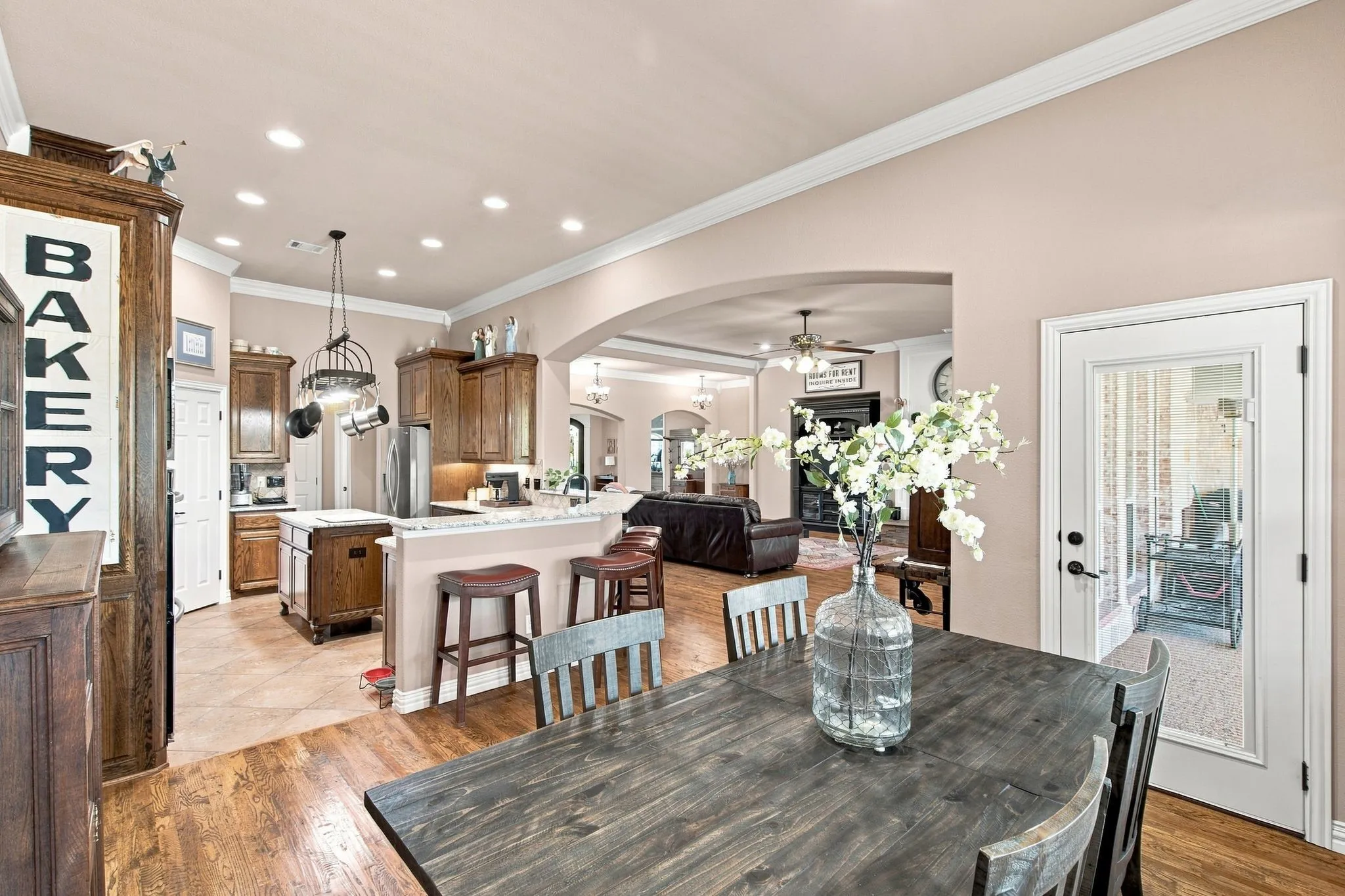 Single Family Residence For Sale in Tarrant County , 911 Tate Street, Mansfield, Texas 76063, 5 Bedroom, 4 Bathroom, 3 Garage spaces, 4,400 Sqft, built in 2014, mls#21366365, Real Estate Agent in Mansfield, Homes For Sale in Tarrant county, Homes For Sale in Mansfield, Realtor in Mansfield Texas, Real Estate Brokerage Independent Realty Texas, Luminita Cordes Realtor