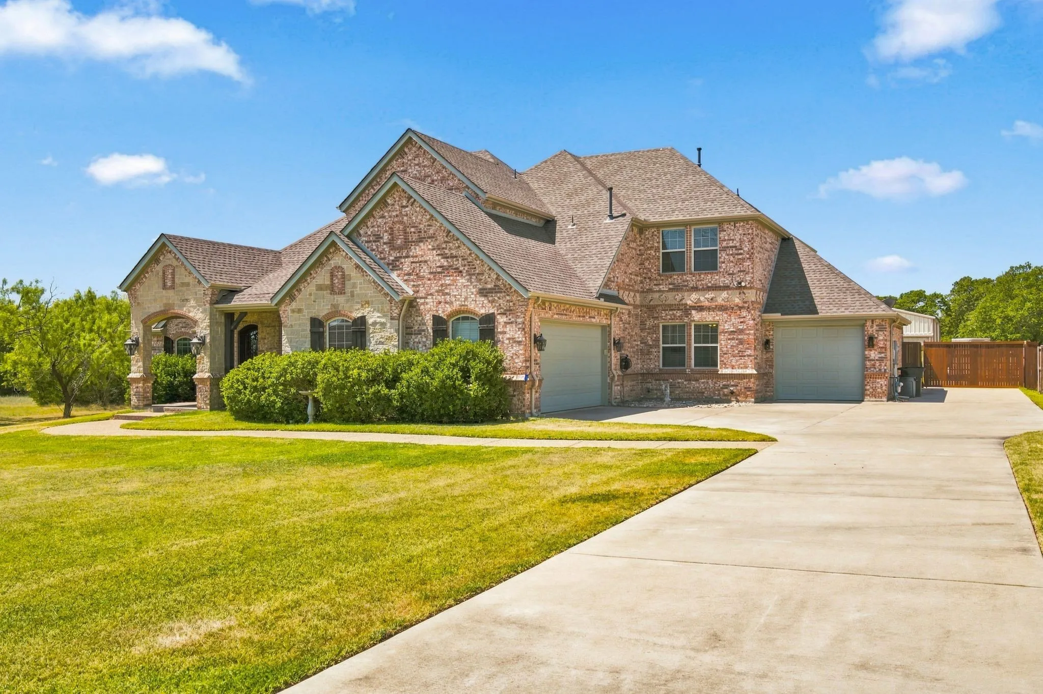 Single Family Residence For Sale in Tarrant County , 911 Tate Street, Mansfield, Texas 76063, 5 Bedroom, 4 Bathroom, 3 Garage spaces, 4,400 Sqft, built in 2014, mls#21366365, Real Estate Agent in Mansfield, Homes For Sale in Tarrant county, Homes For Sale in Mansfield, Realtor in Mansfield Texas, Real Estate Brokerage Independent Realty Texas, Luminita Cordes Realtor